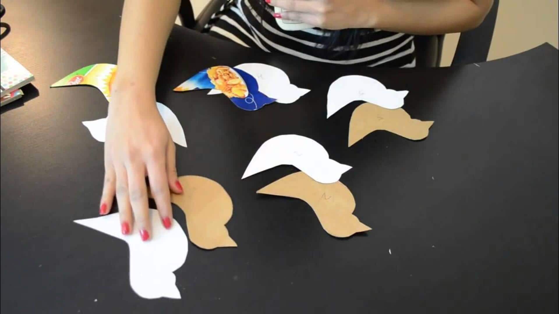 รีไซเคิลกล่องซีเรียลเป็นงานศิลปะติดผนังสุดคลาสสิก