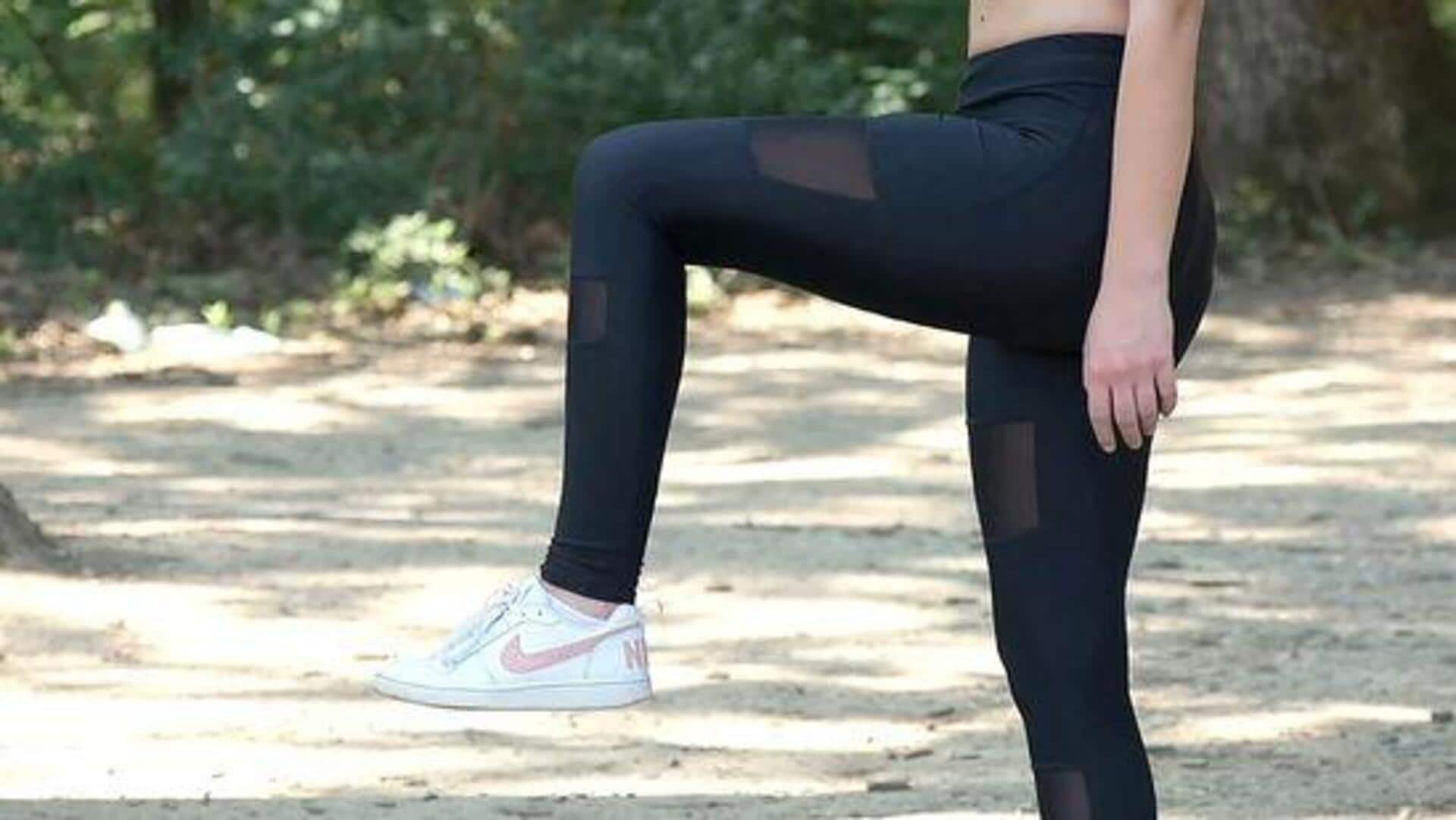 เสริมสร้างแกนกลางและความยืดหยุ่นด้วยท่ายกเข่ายืน