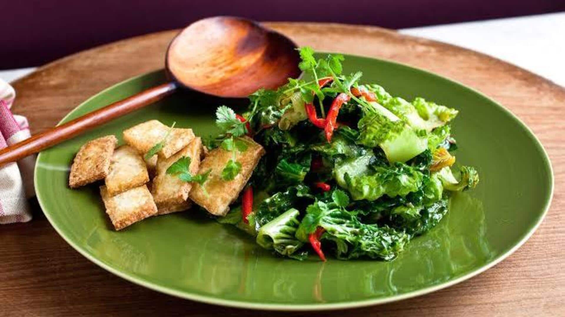 ผัดเต้าหู้ธัญพืชในผักกาดหอมกรอบ