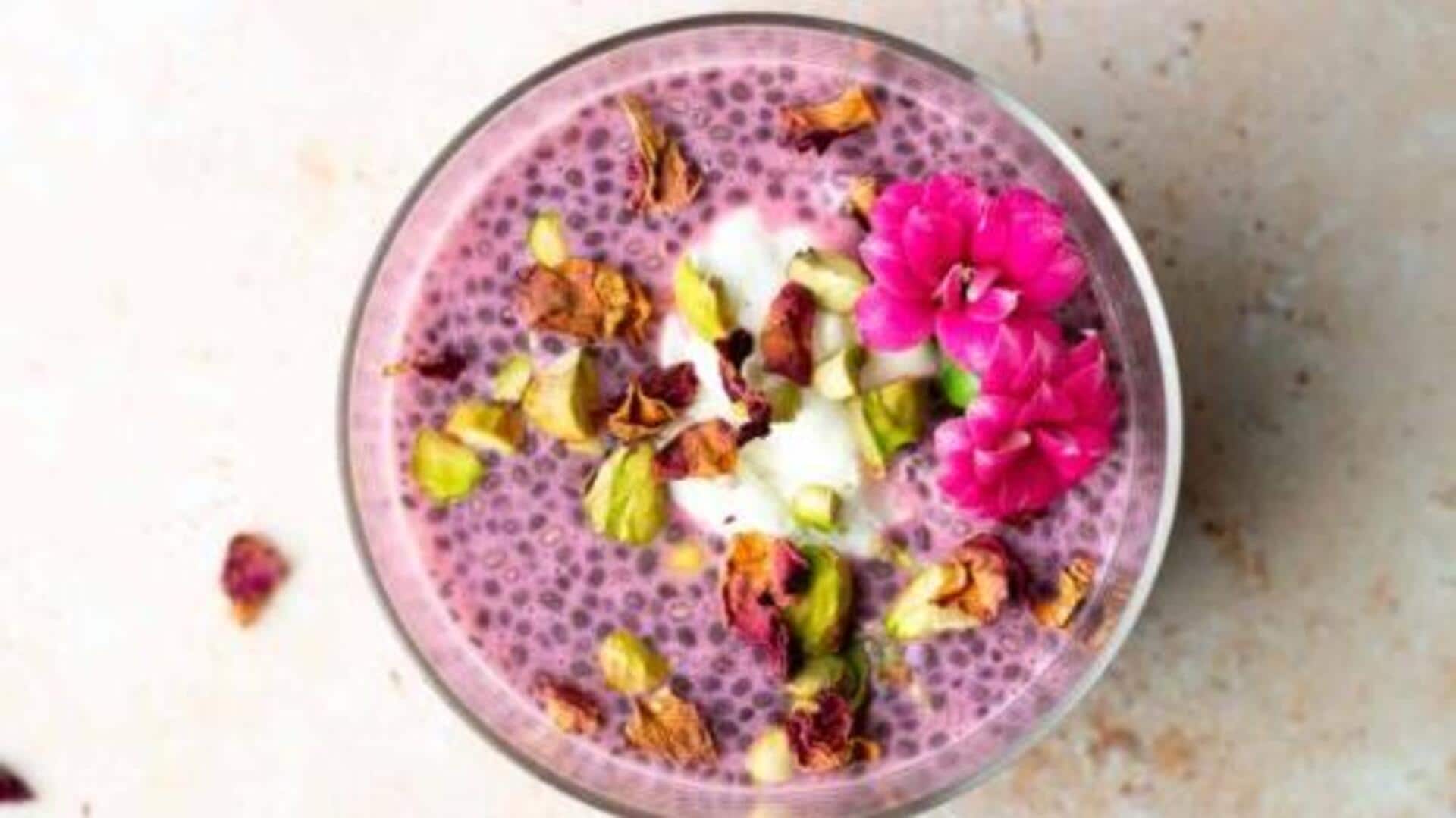 เมนูหวานวีแกนสุดหอม: พุดดิ้งนมอัลมอนด์กุหลาบกระวาน 