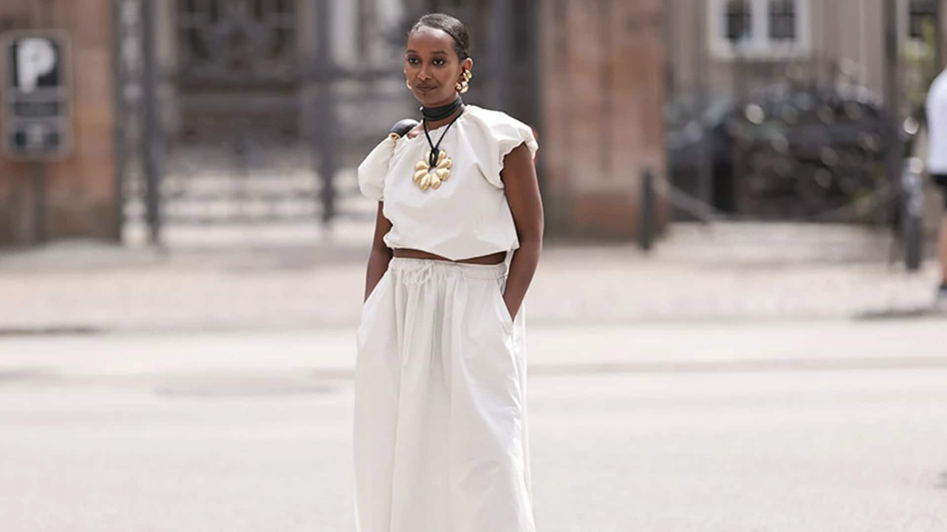 5 สไตล์แฟชั่นที่แมตช์กับกระโปรงคลุมได้อย่างมีสไตล์