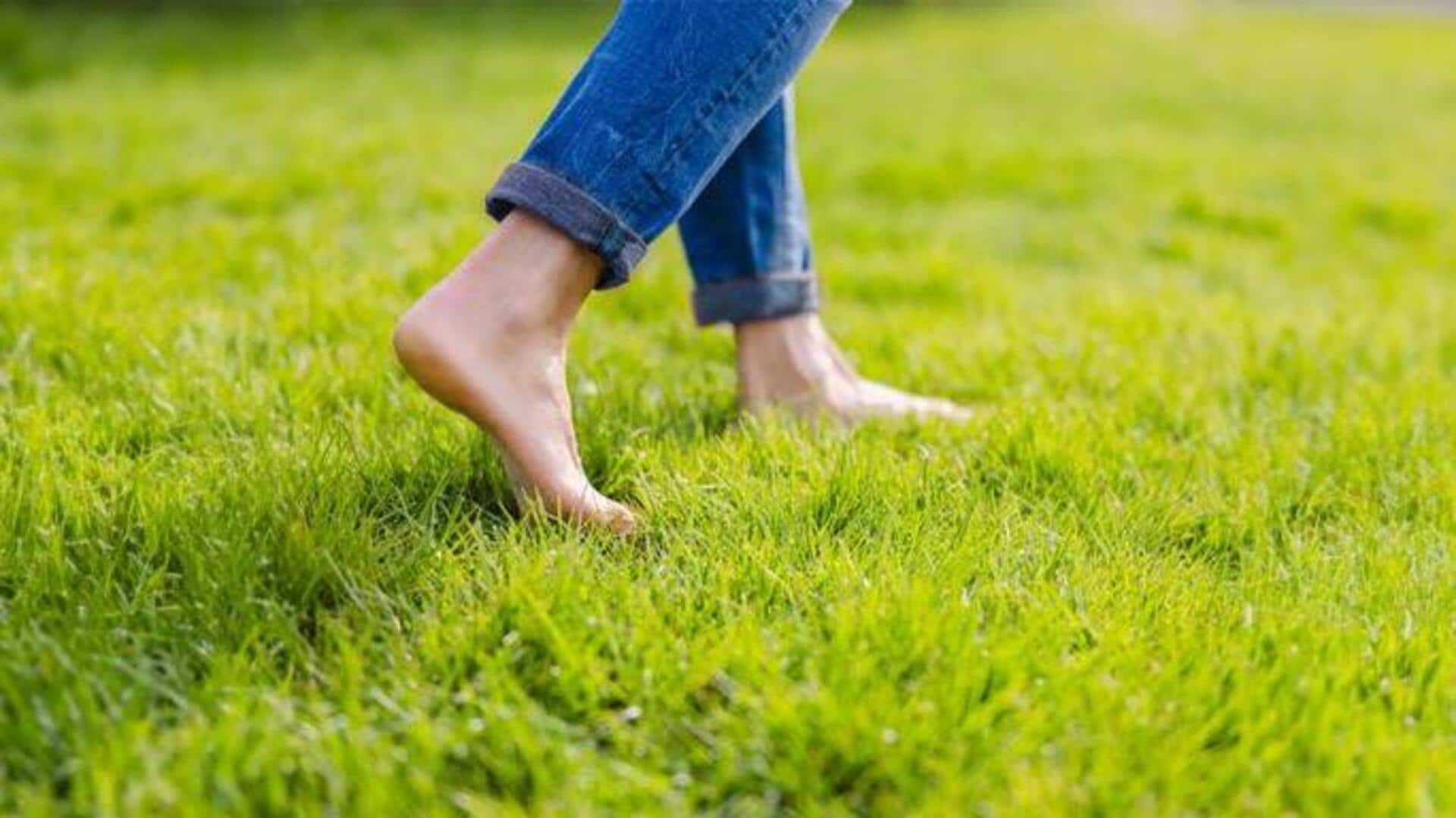 5 วิธีปรับปรุงการทรงตัวด้วยการเดินเท้าเปล่าอย่างปลอดภัย