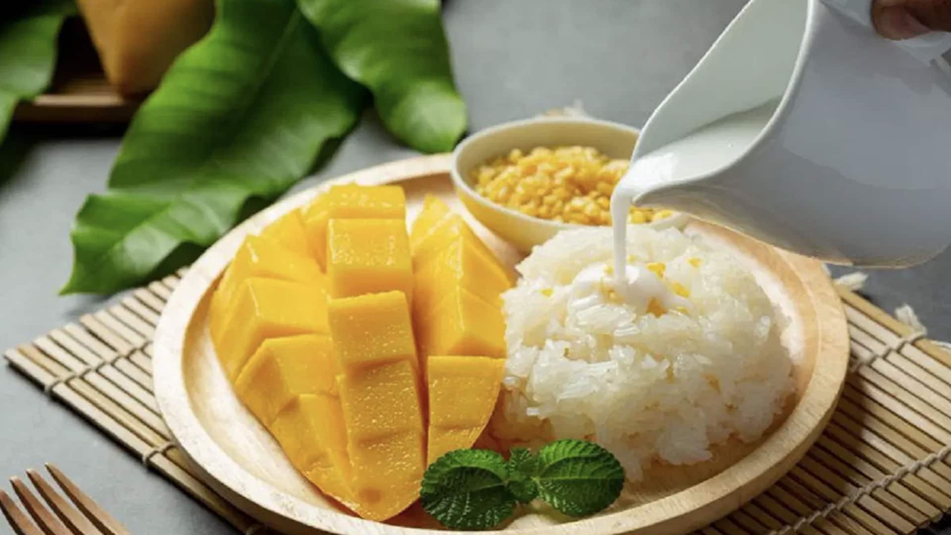 ข้าวเหนียวมะพร้าวใบเตย: ขนมหอมหวานที่ต้องลอง ข้าวเหนียวมะพร้าวใบเตย: ขนมหอมหวานที่ต้องลอง