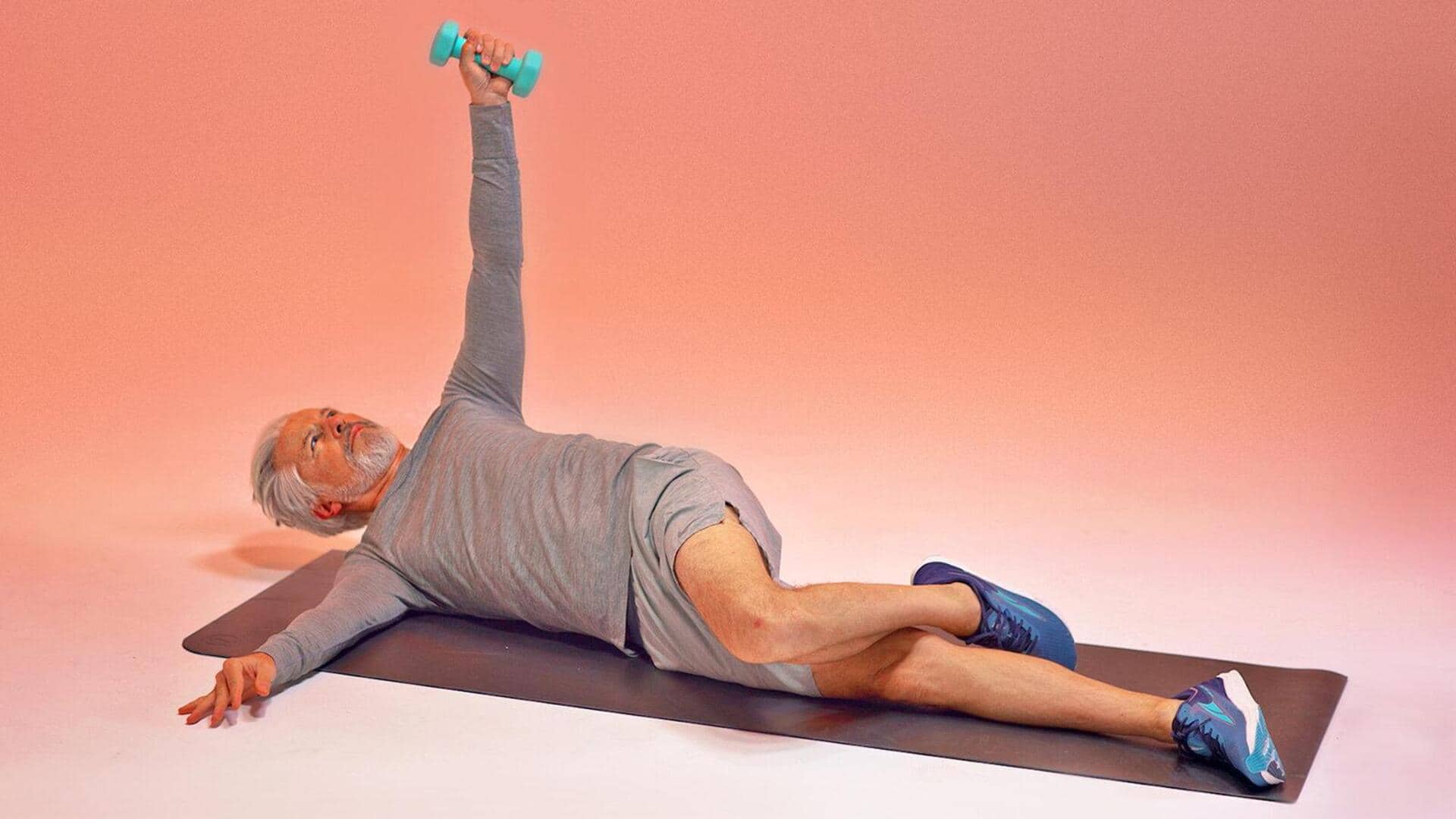 เพิ่มพลังด้วยท่าบริหารหมุนกระดูกสันหลัง 