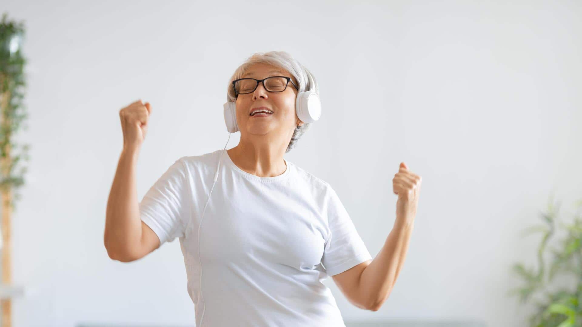 5 วิธีเพิ่มอารมณ์ด้วยการบำบัดด้วยเสียงเพลง