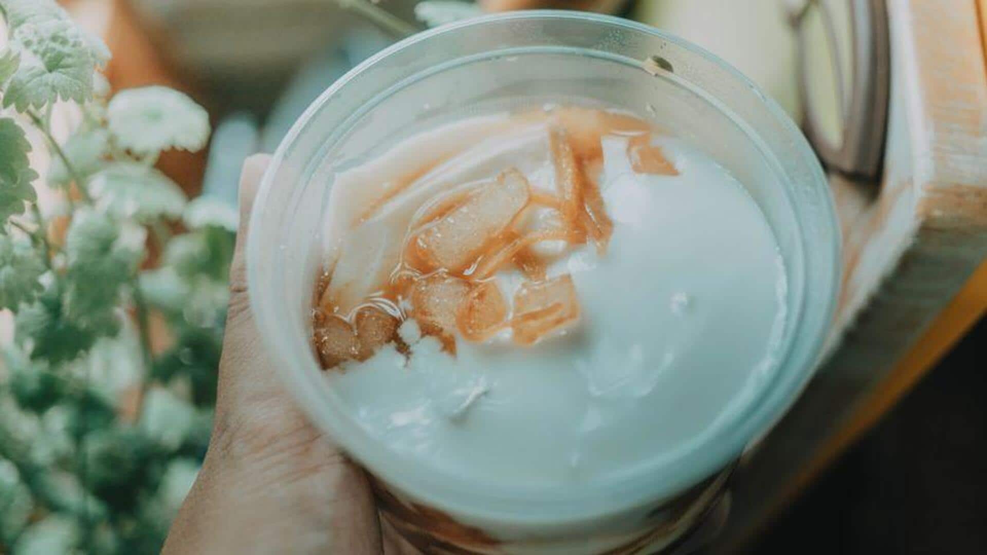 พุดดิ้งเผือกกะทิสดกับผลไม้เขตร้อน