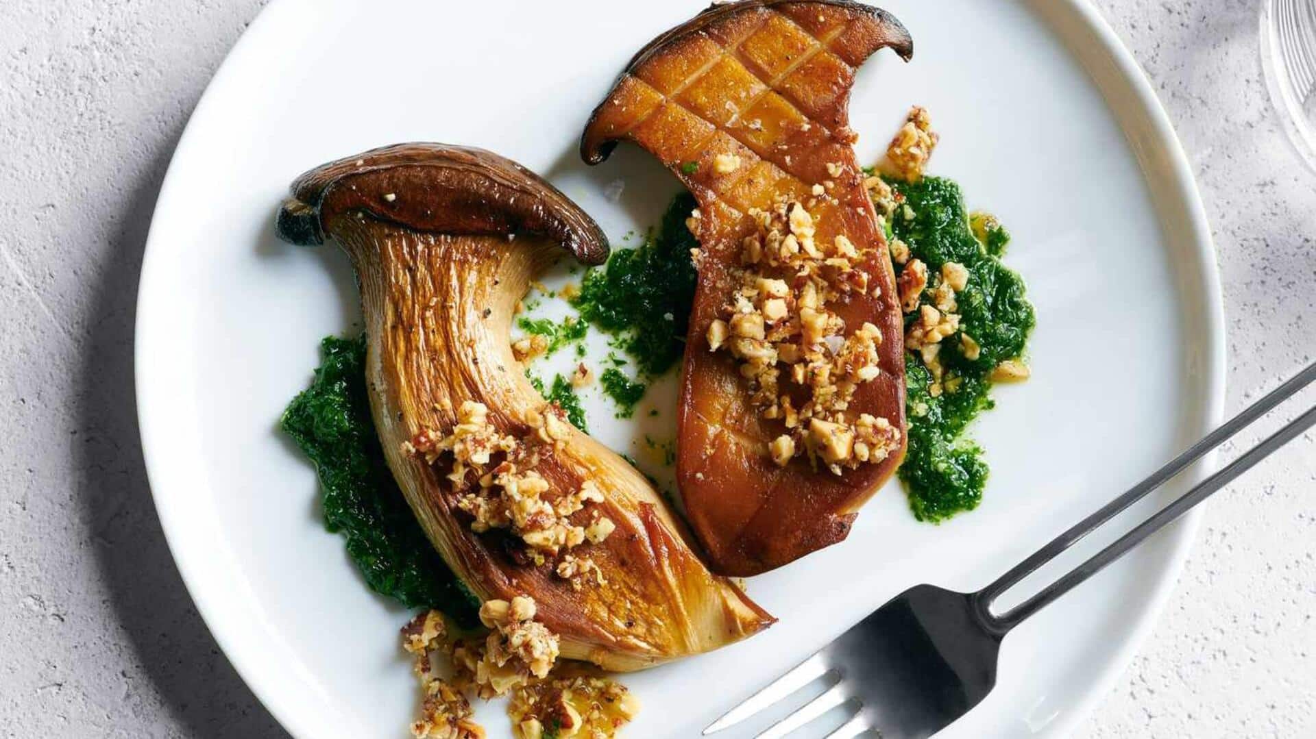 สเต็กเห็ดเป๋าฮื้อกระทะร้อนกับน้ำจิ้มกระเทียมพริก