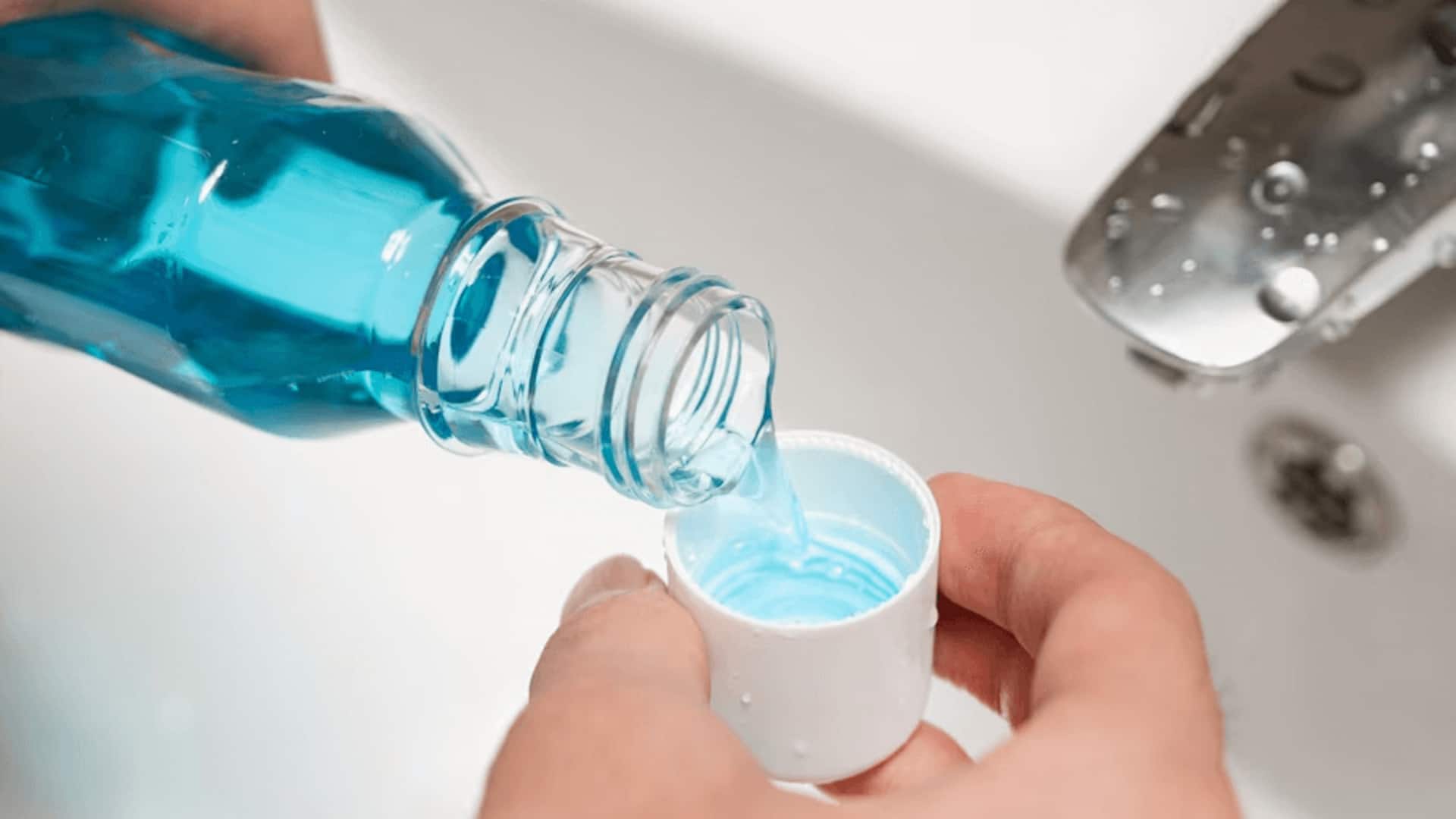 วิธีบรรเทาอาการเสียวฟันด้วยน้ำยาบ้วนปากที่อุณหภูมิห้อง