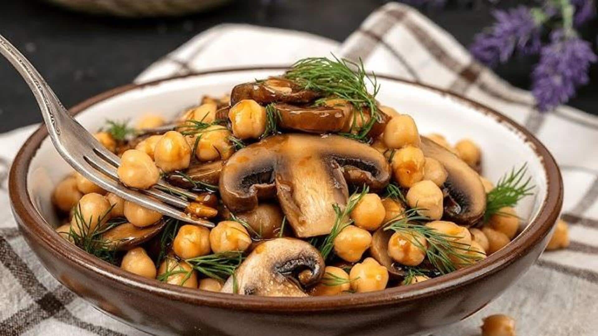 ผัดเห็ดตะไคร้กรอบหอมใบโหระพา