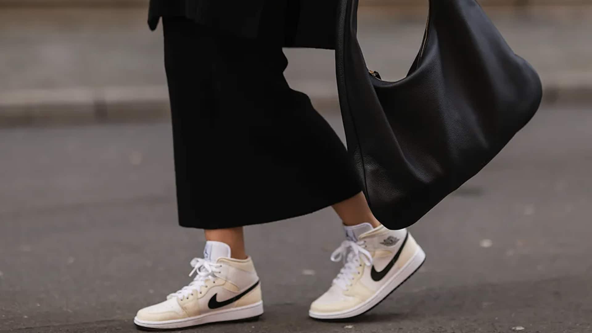 5 สไตล์แฟชั่นที่เข้ากับสนีกเกอร์และเดรสได้อย่างลงตัว