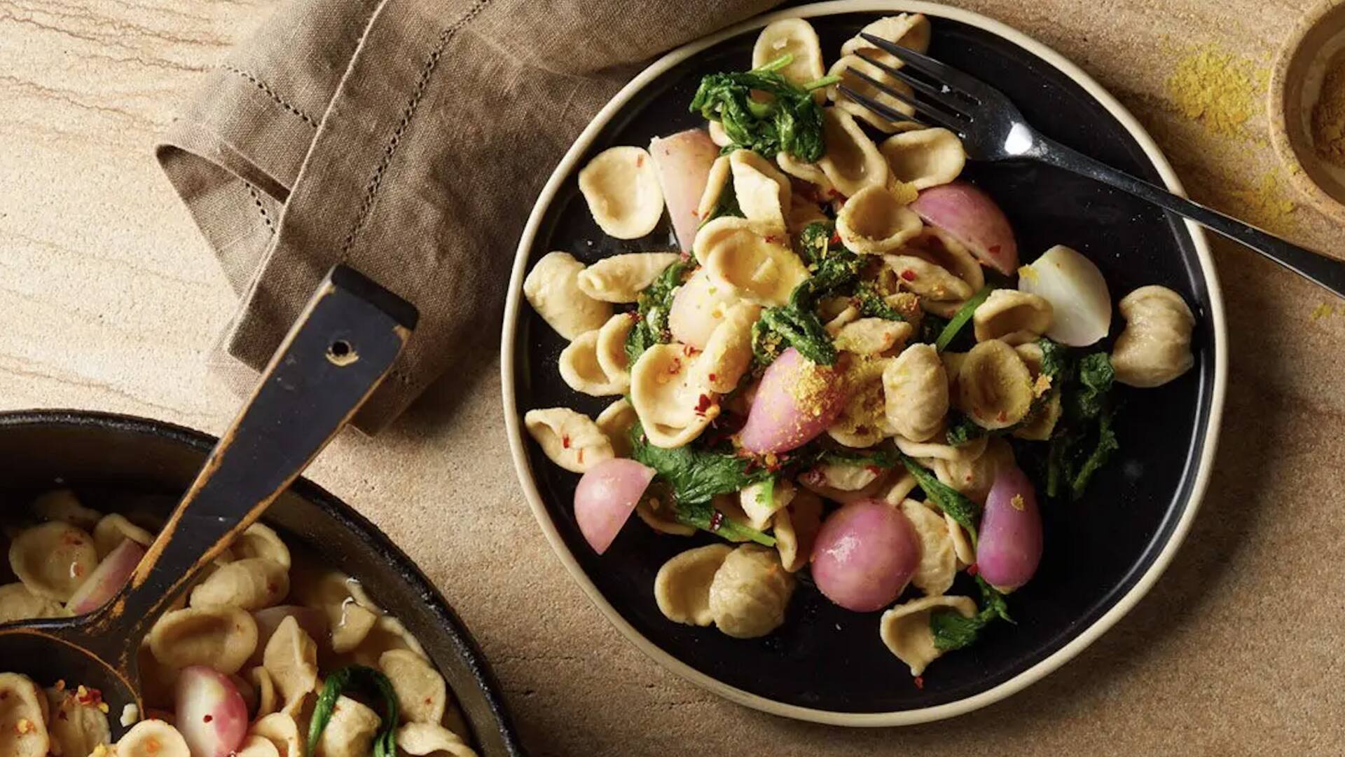 5 สูตรสลัดหัวไชเท้าอร่อย ๆ สำหรับมื้อวีแกน