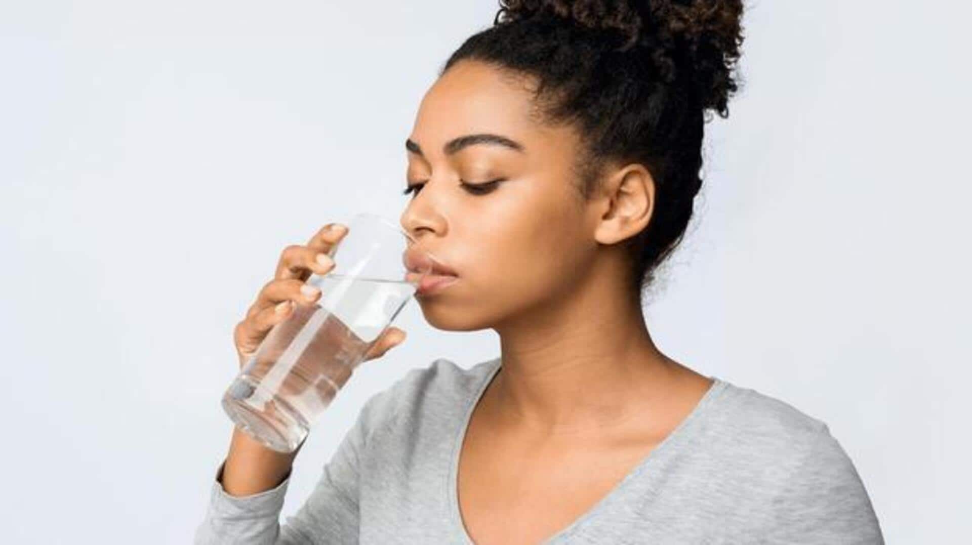 เพิ่มความตื่นตัวด้วยน้ำอุณหภูมิห้อง: 5 วิธี