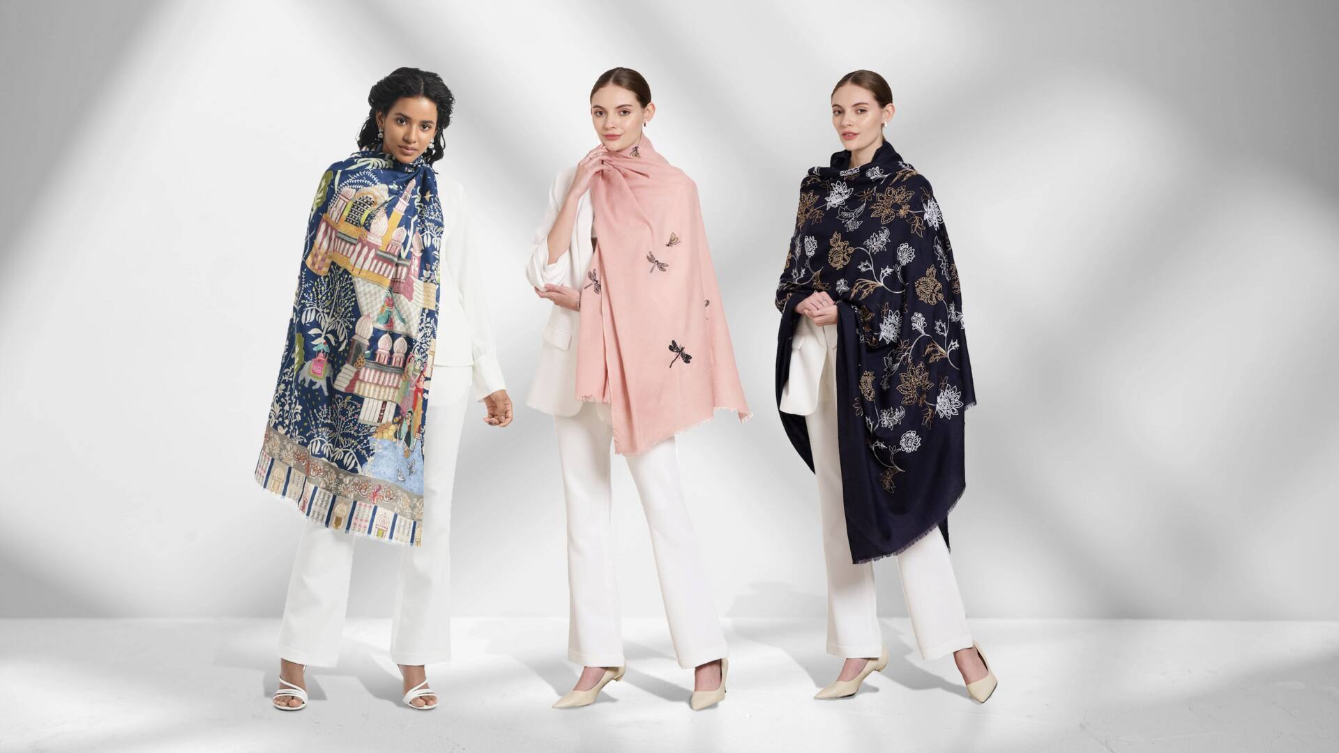 5 สไตล์แฟชั่นที่แมตช์กับเสื้อคลุมชอว์ลได้ลงตัว