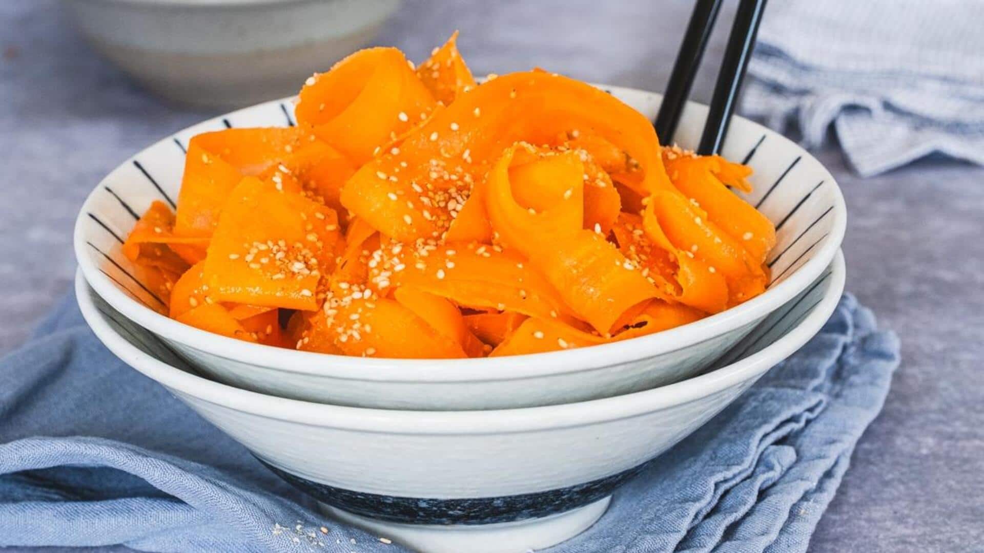 สลัดแครอทริบบิ้น อร่อยแบบต้นตำรับ หอมงาคั่ว