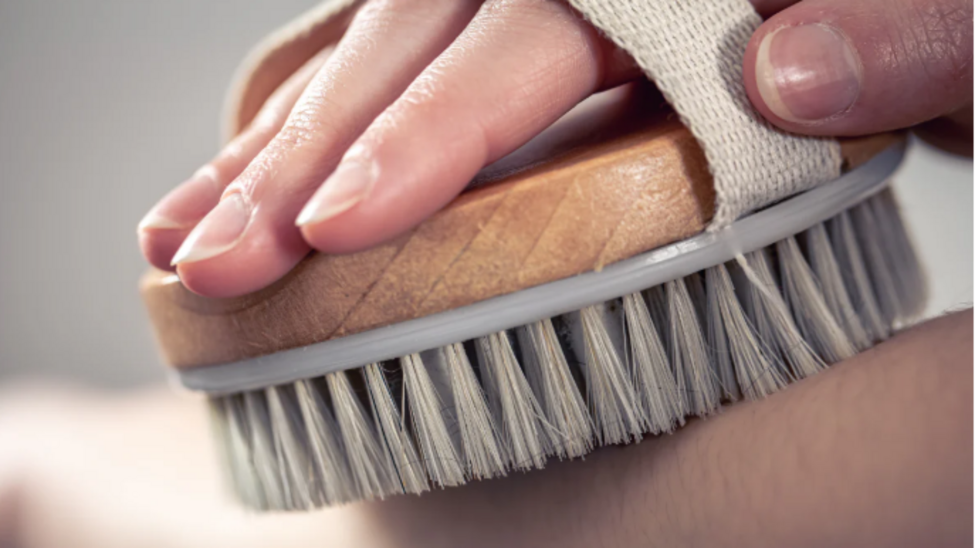 การแปรงผิวแห้ง: เสริมภูมิคุ้มกันด้วยวิธีง่ายๆ ในชีวิตประจำวัน