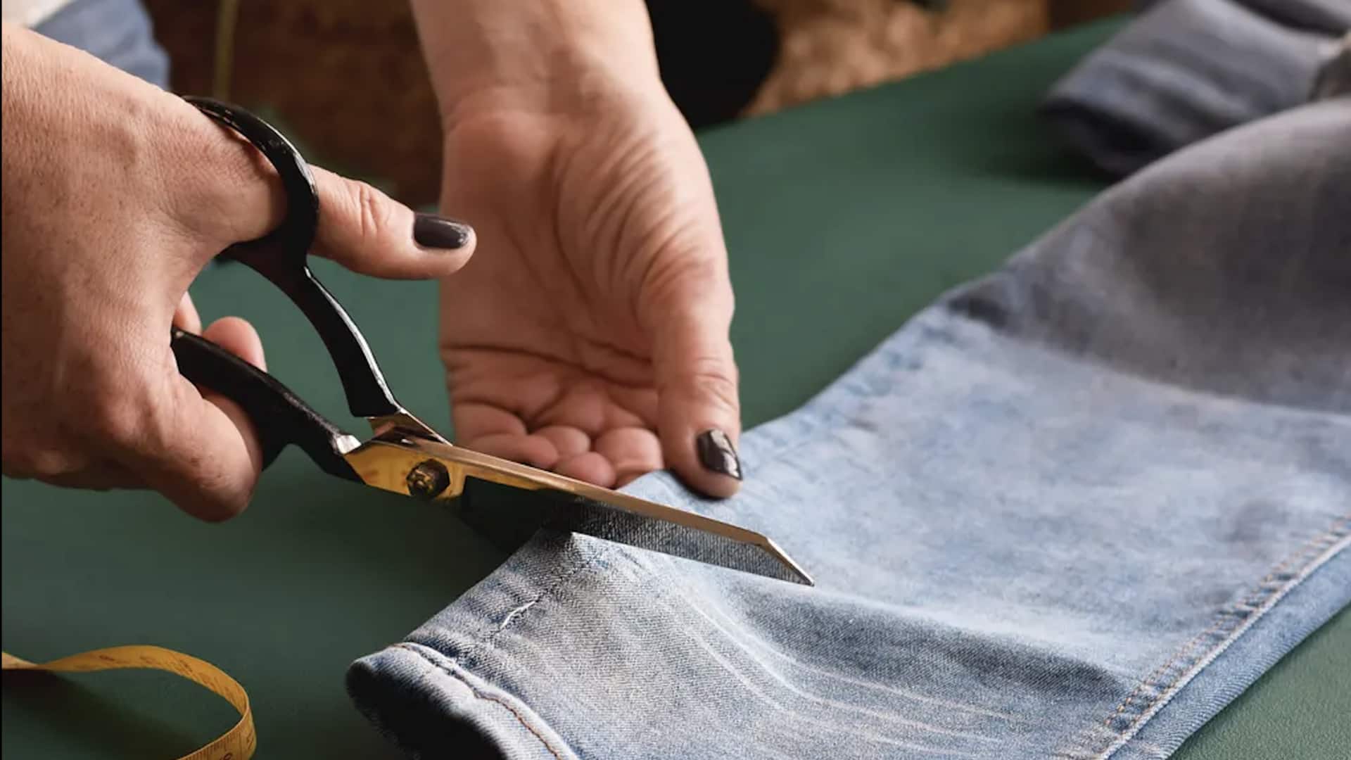 5 วิธีรีไซเคิลเสื้อผ้าเก่าให้ดูใหม่แบบประหยัด