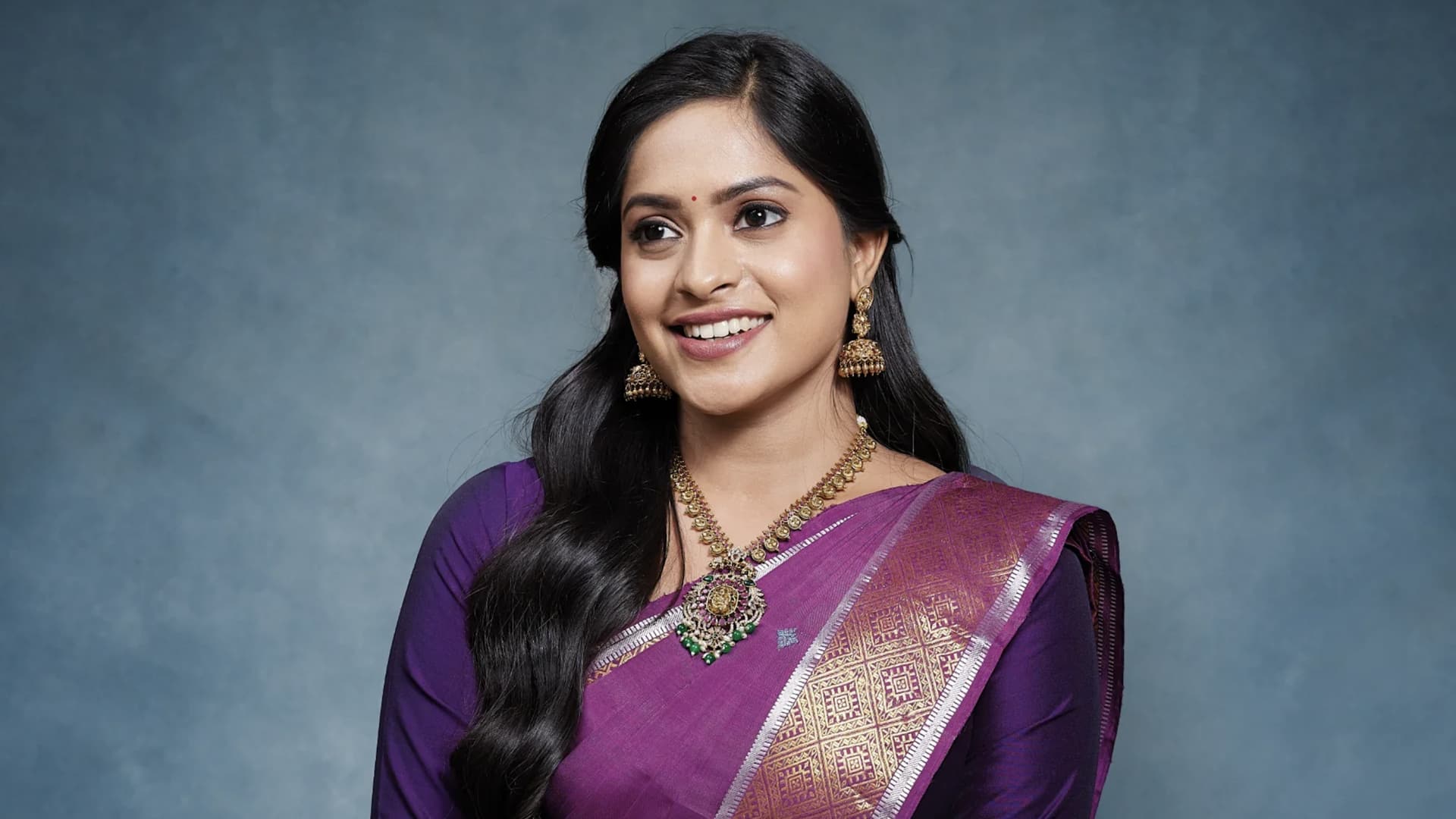 สไตล์ส่าหรีที่เข้ากันได้ดีกับเครื่องประดับเงินโบราณ