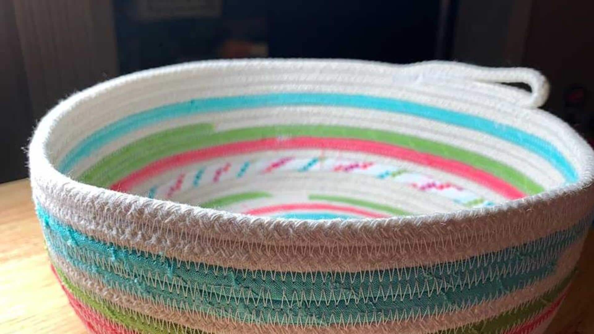 DIY ตะกร้าจากเชือกและผ้าส่วนเกินสุดครีเอทีฟ DIY ตะกร้าจากเชือกและผ้าส่วนเกินสุดครีเอทีฟ