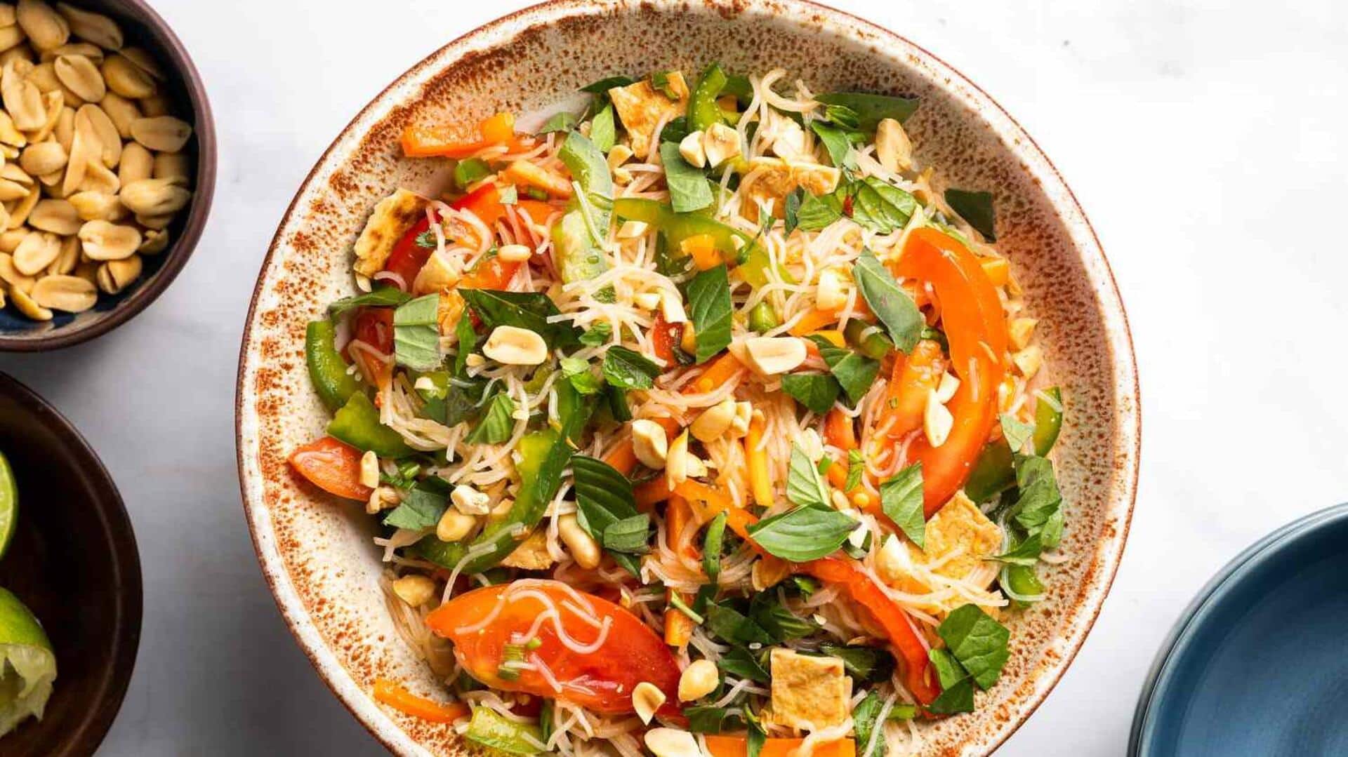 เมนูสลัดเส้นหมี่ข้าวเหนียวรสจัดจ้าน