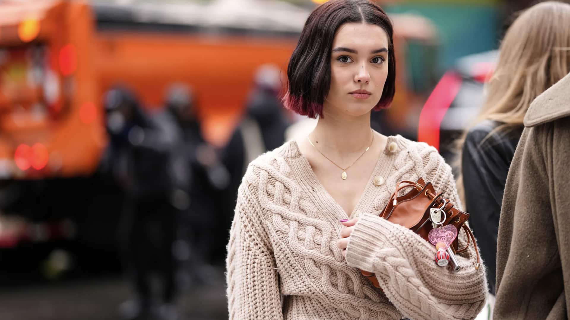 สไตล์คาร์ดิแกนที่เข้ากับกางเกงเอวสูง