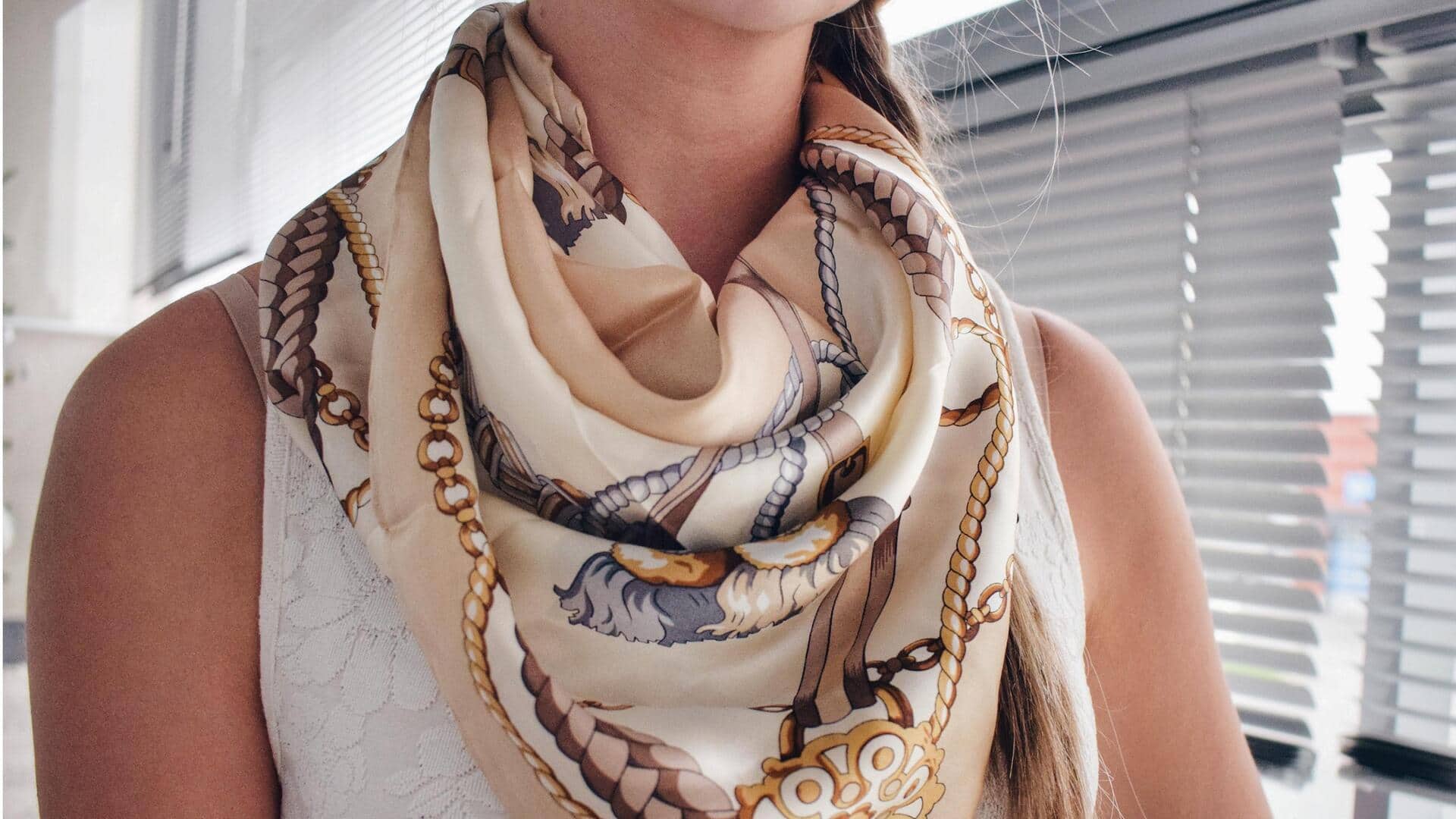 5 ลุคแมตช์ผ้าคลุมไหมอย่างมีสไตล์ 