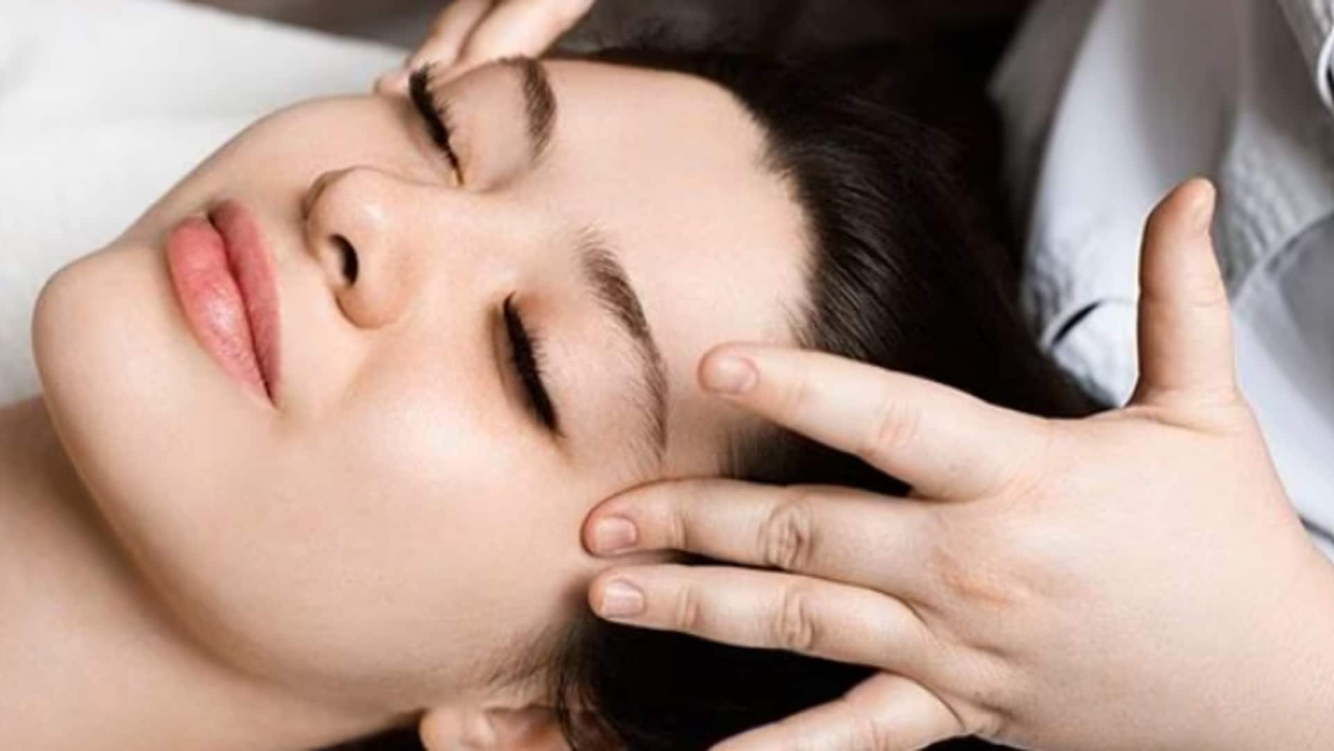 5 เทคนิคนวดหน้า กระตุ้นความสดชื่นและความตื่นตัว