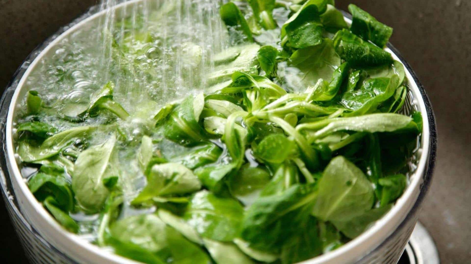 วิธีทำให้ผักใบเขียวที่เหี่ยวกลับมาสดชื่นด้วยน้ำแข็ง 