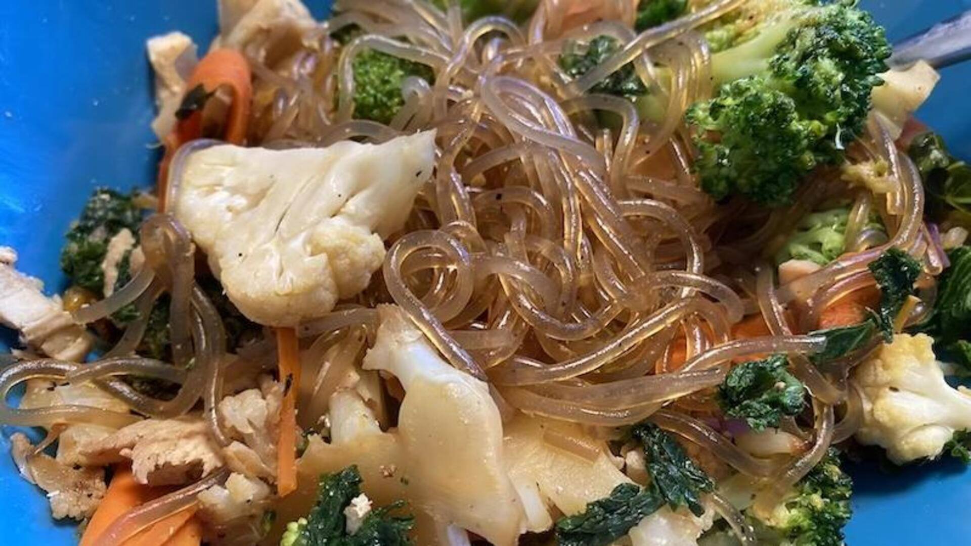 สลัดวุ้นเส้นมันหวาน เมนูสีสันสดใส ทำง่าย ปราศจากกลูเตน