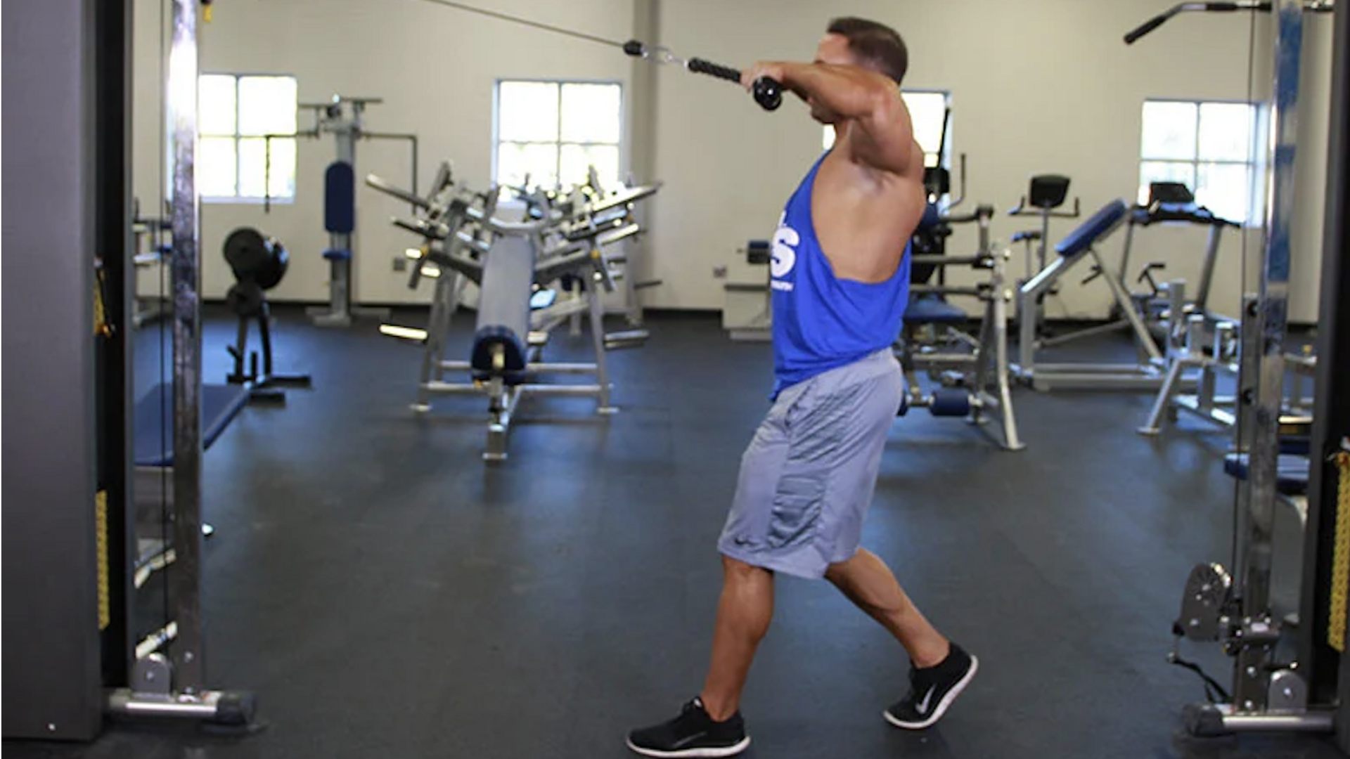 ออกกำลังกายเฟซพูลที่บ้าน เสริมความแข็งแรงของไหล่