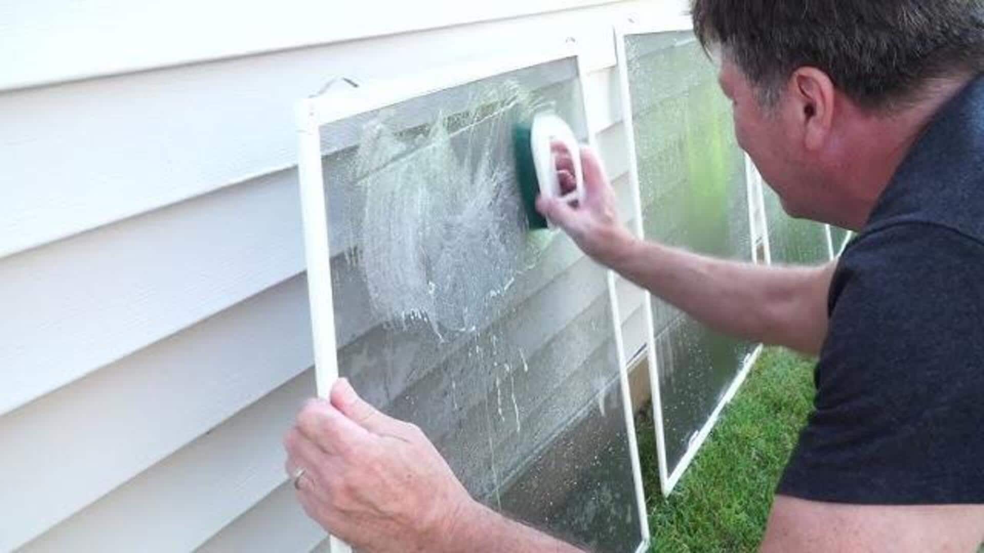 วิธีทำความสะอาดมุ้งลวดให้ไร้ฝุ่นแบบประหยัด