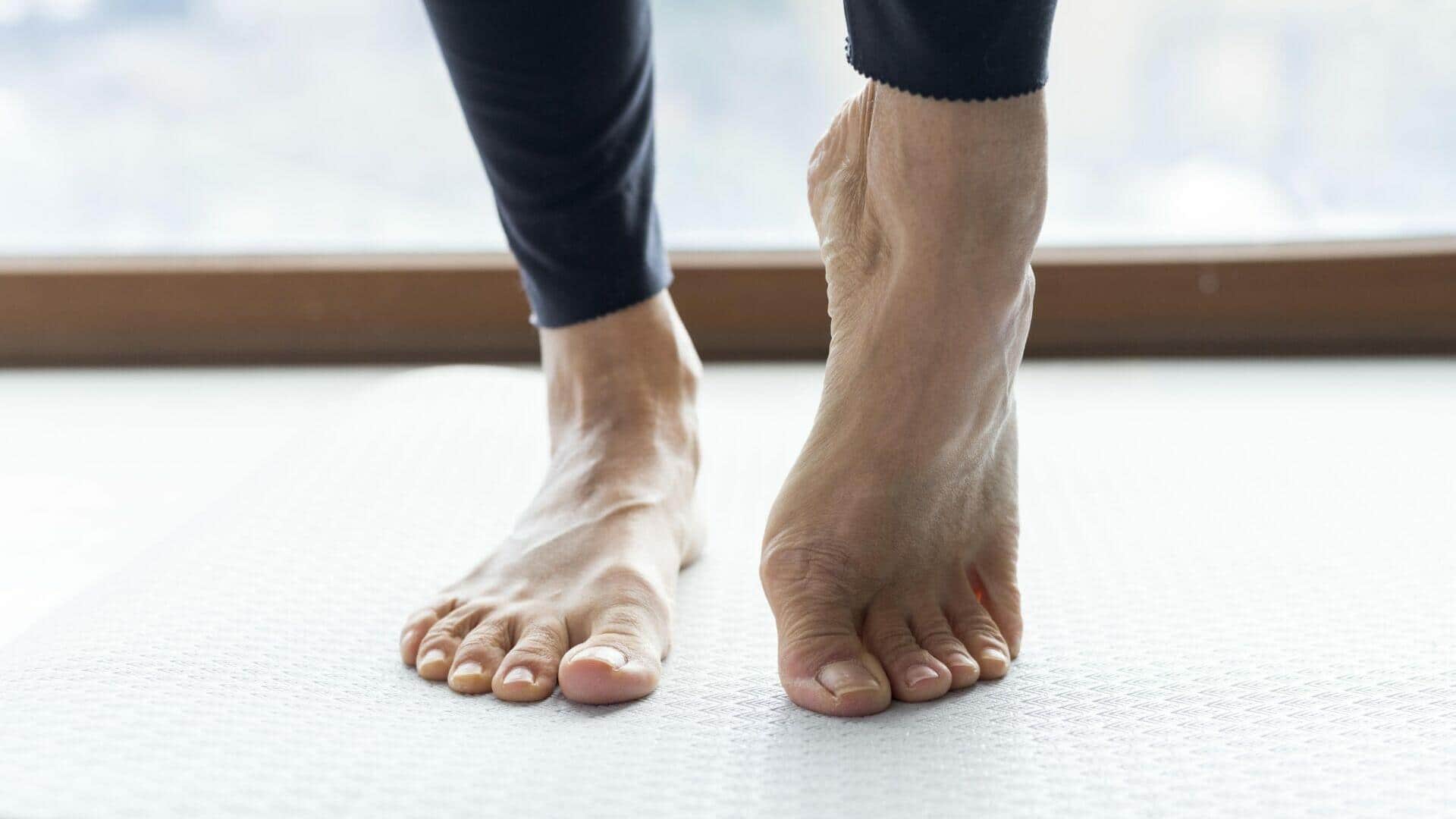 5 ท่าเหยียดนิ้วเท้าเพื่อเท้าสบายทุกวัน