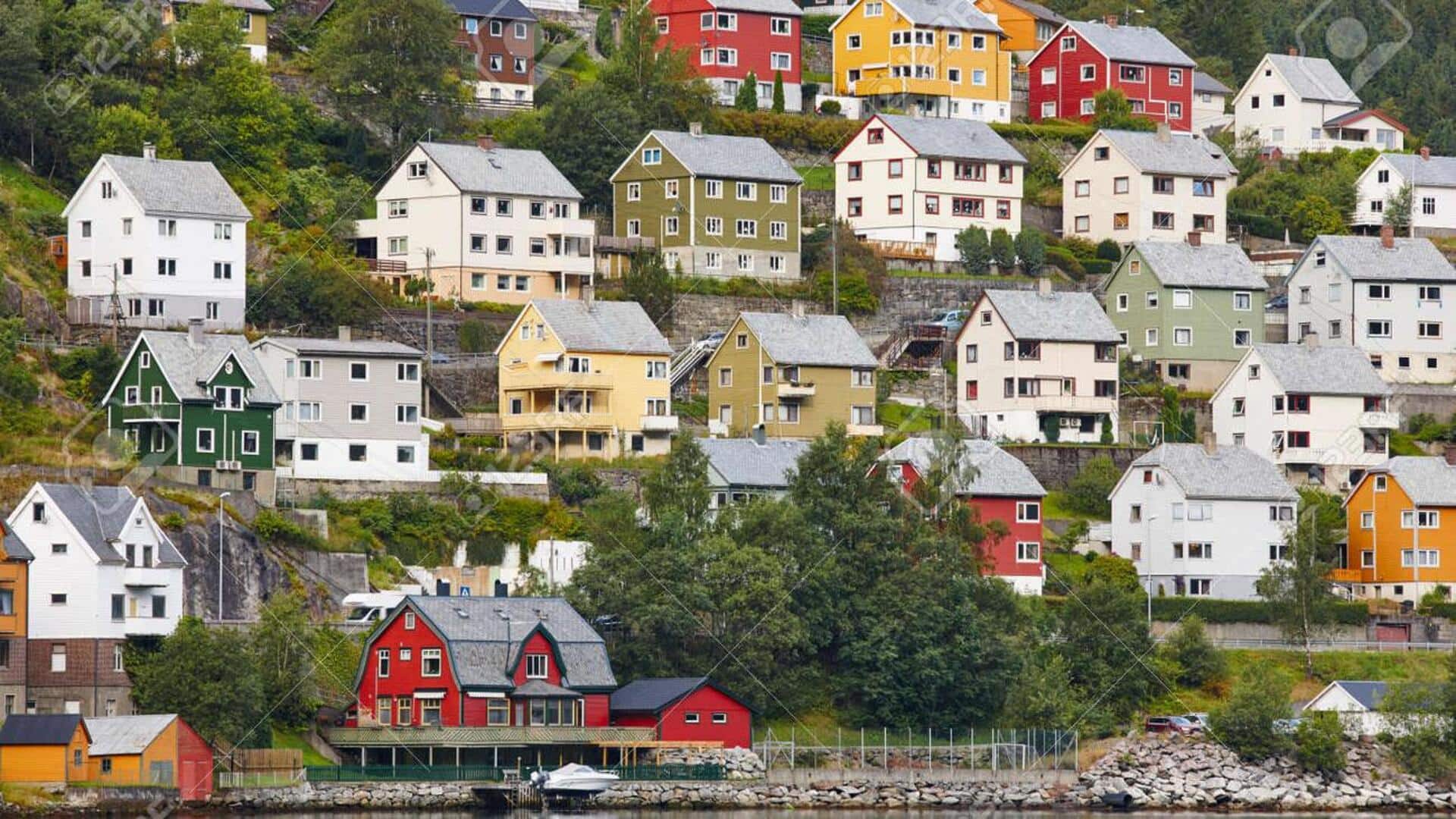 หมู่บ้านฟยอร์ดในนอร์เวย์: สัมผัสสีสันแห่งฤดูใบไม้ร่วง