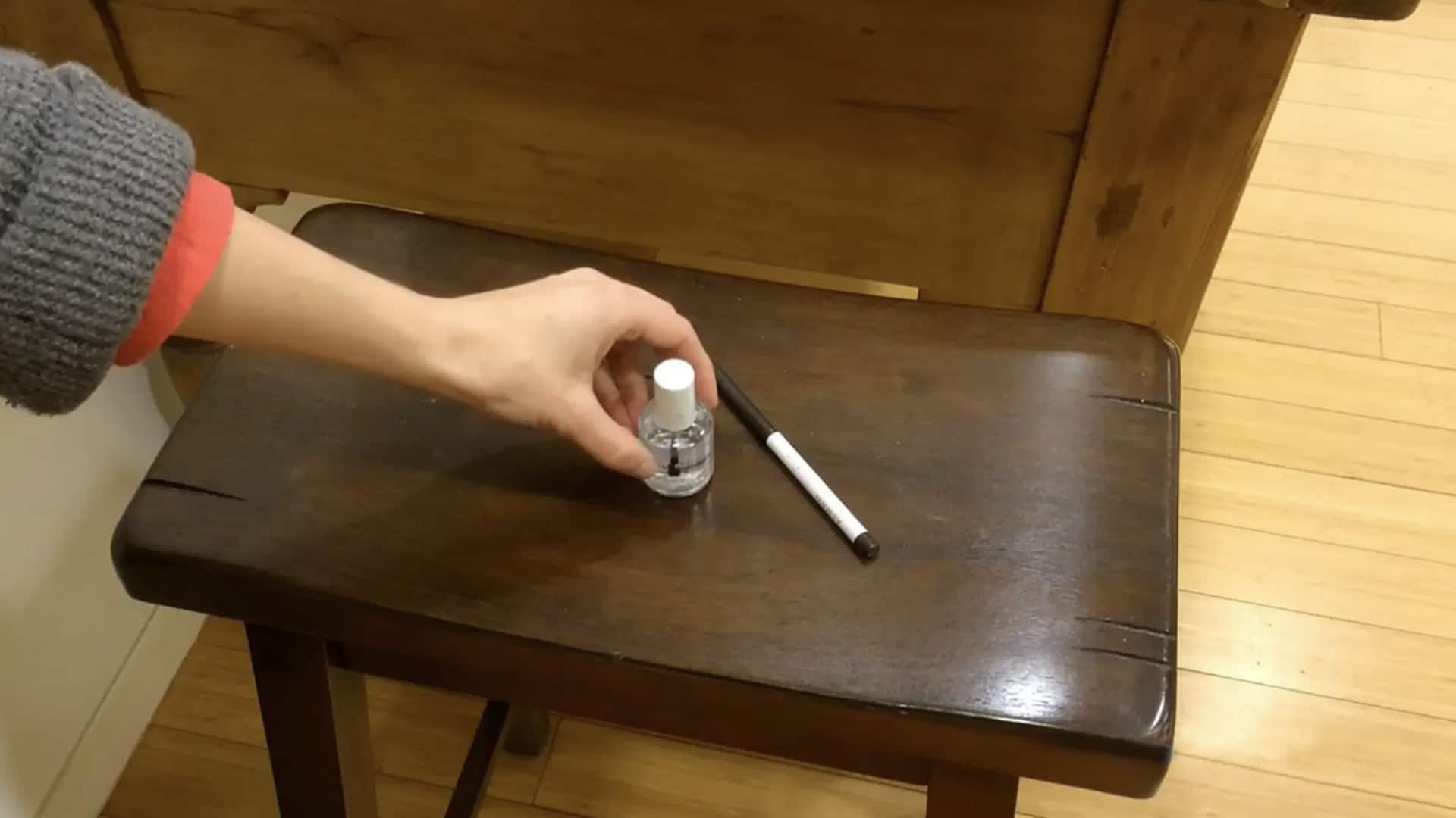 เคล็ดลับปกปิดรอยขีดข่วนบนโต๊ะไม้แบบประหยัดงบ