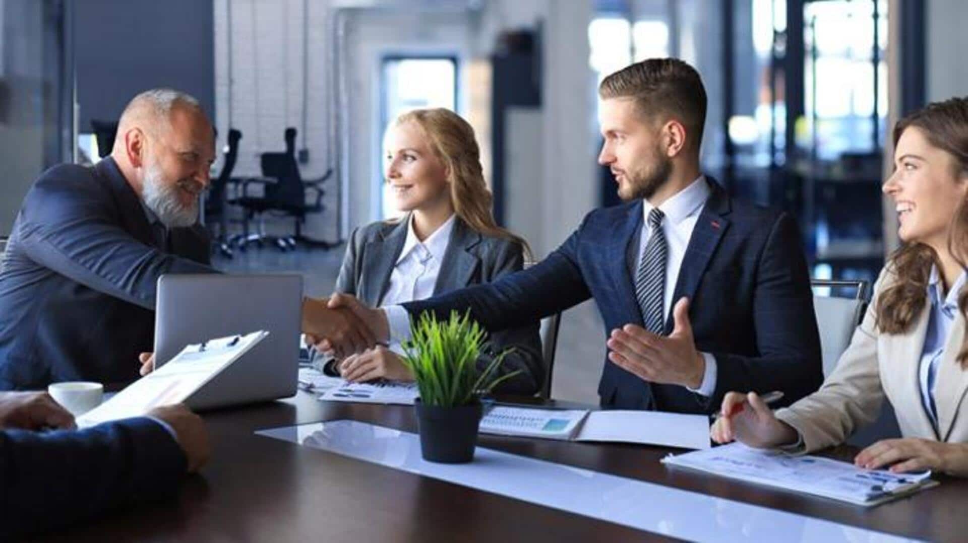 5 ท่าทางเพิ่มความมั่นใจในการสื่อสาร