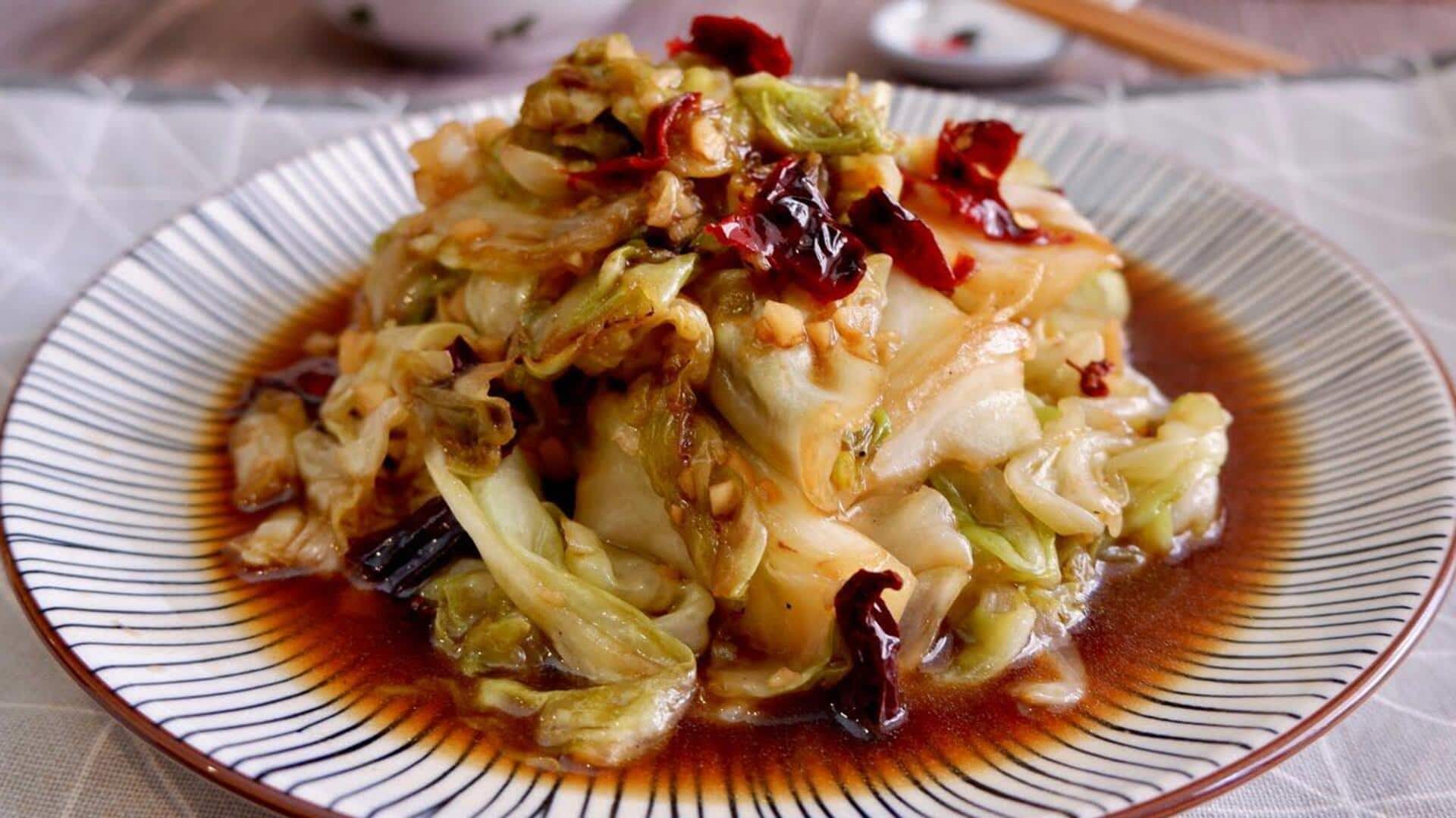 เมนูผัดกะหล่ำปลีดองกับบรอกโคลีจีน