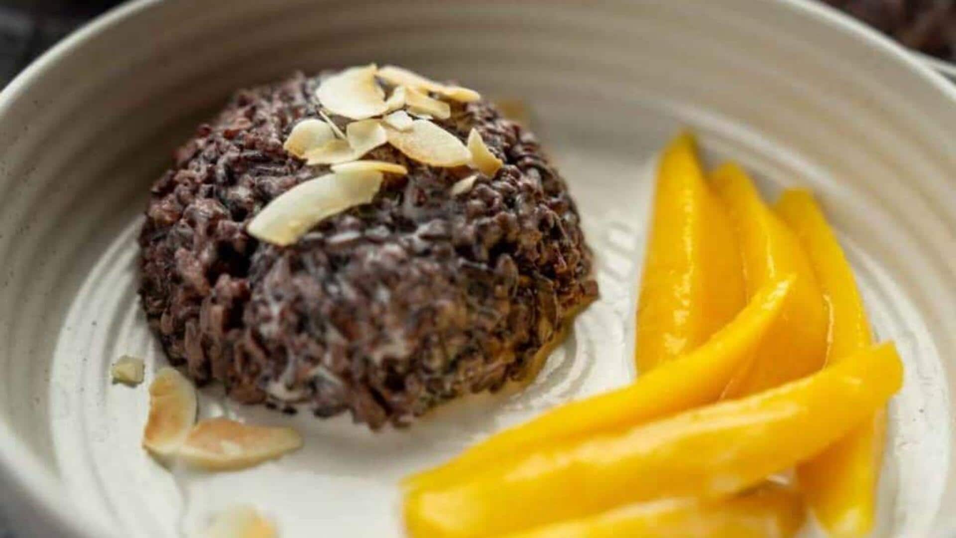 ข้าวต้มงาดำในกะทิหอมมัน อร่อยละมุนแบบไทยๆ ข้าวต้มงาดำในกะทิหอมมัน อร่อยละมุนแบบไทยๆ