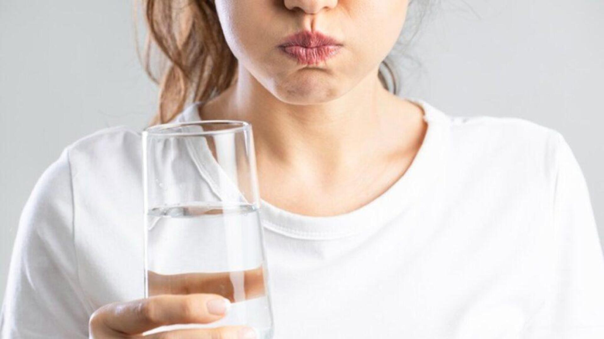 บ้วนปากด้วยน้ำเกลือทุกวันเพื่อฟันและช่องปากที่แข็งแรง