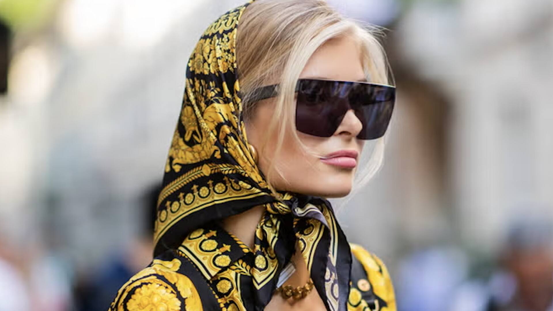 5 สไตล์แฟชั่นที่แมตช์กับผ้าพันคอไหมได้อย่างลงตัว