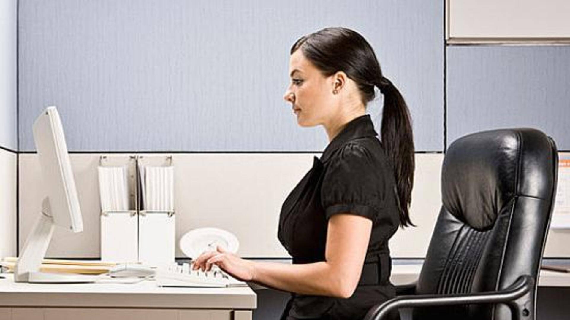 นั่งอย่างมีสติ: 5 วิธีปรับท่าทางให้ดีขึ้น