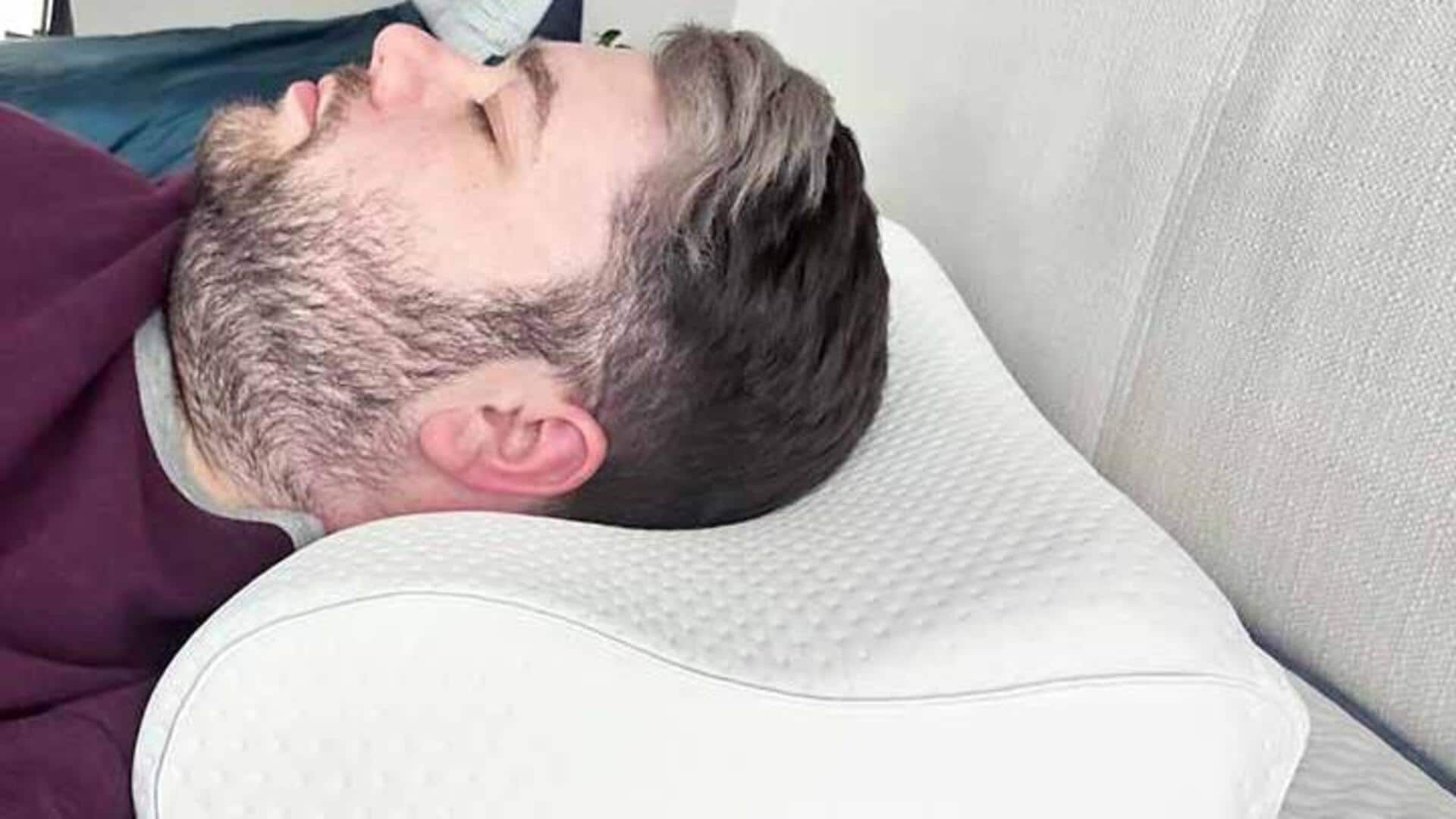 ผ่อนคลายคอเกร็งด้วยหมอนที่เหมาะสม