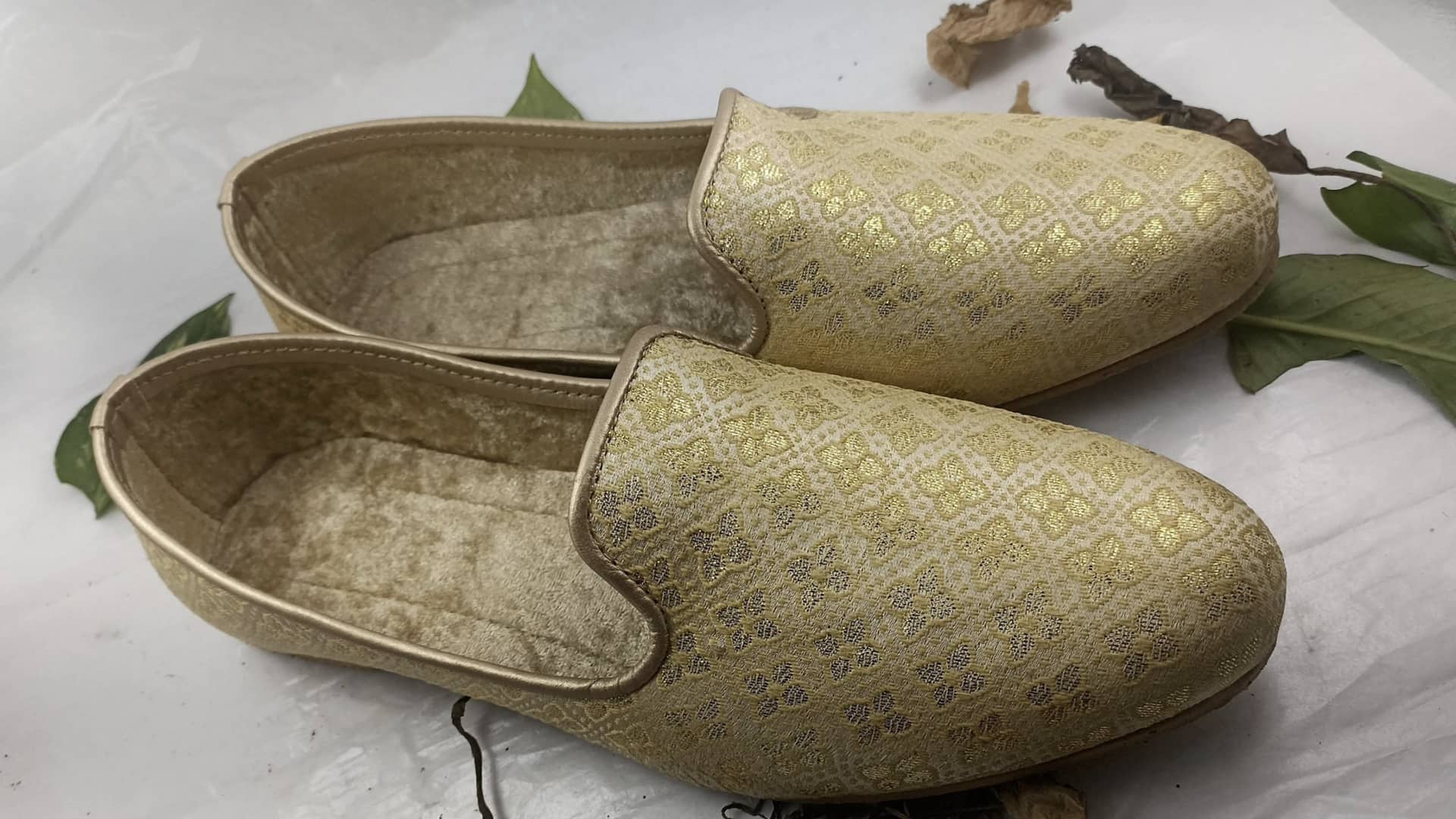 5 สไตล์แมตช์รองเท้าบรอเคดได้อย่างลงตัว