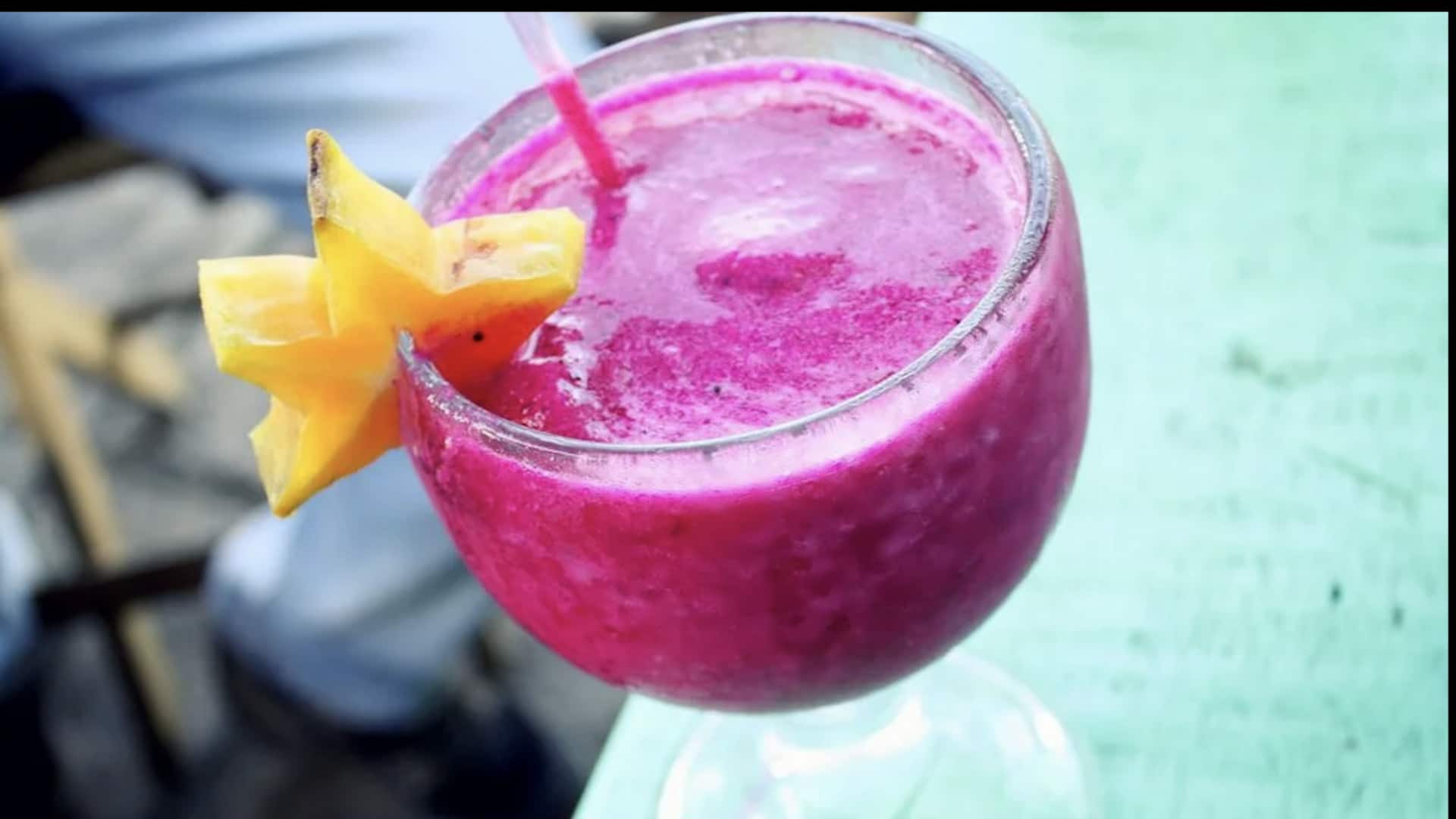 สูตรสมูทตี้มะเฟือง ผสมผลหม่อนและกระเจี๊ยบแดง