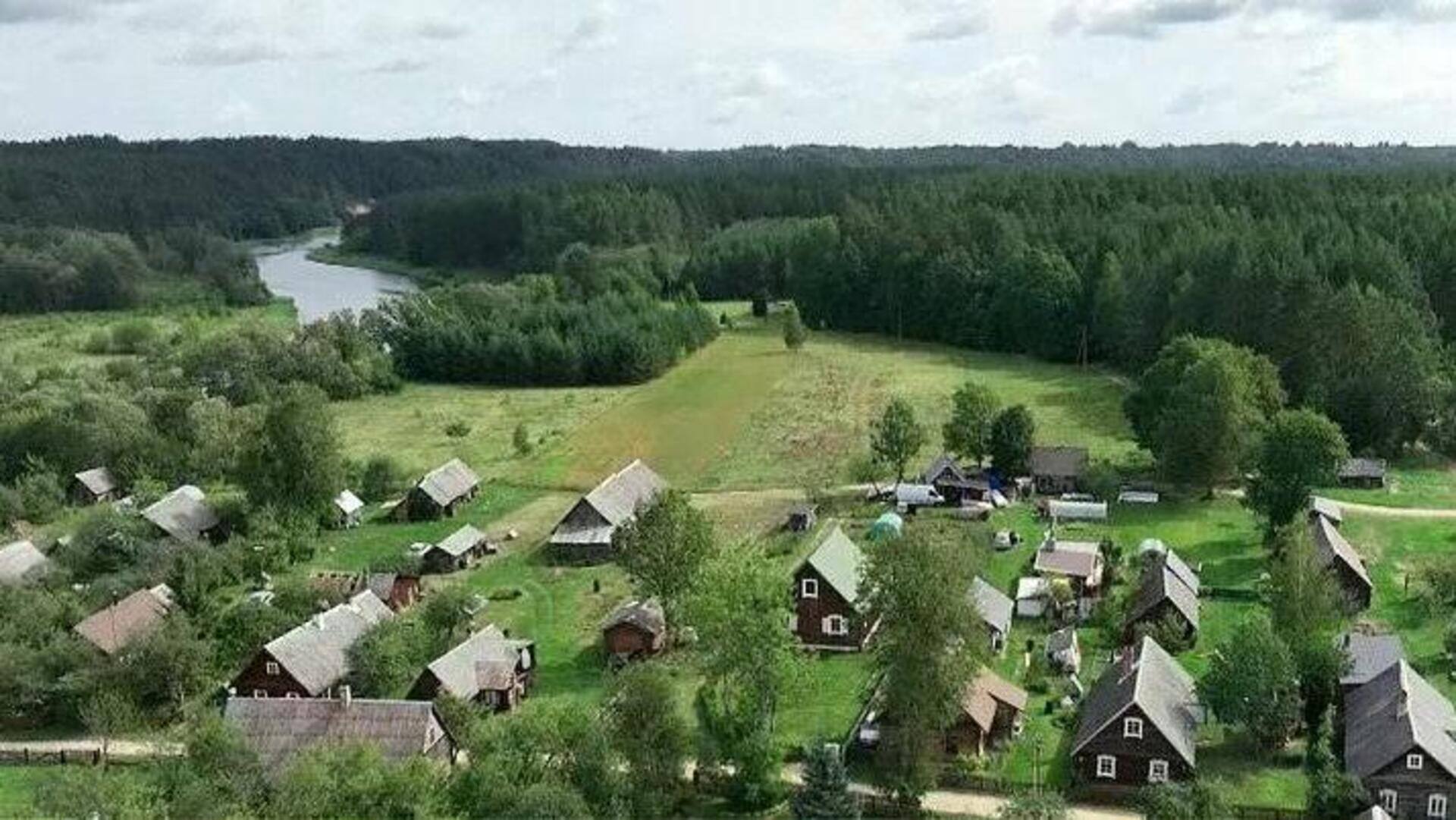 หมู่บ้านในลิทัวเนีย: จุดหมายปลายทางเพื่อการพักผ่อนอันเงียบสงบ