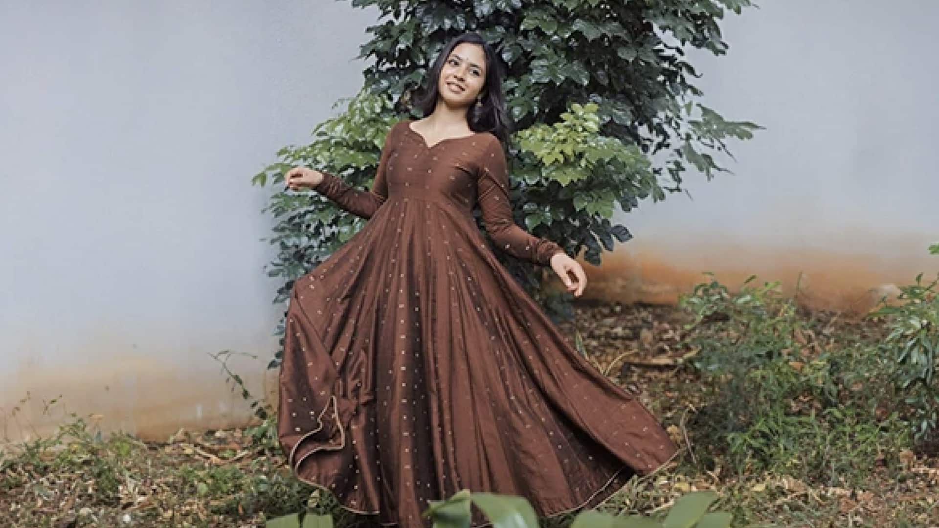 5 แบบอนาร์คาลีที่แมตช์กับเลกกิ้งได้ลงตัวที่สุด