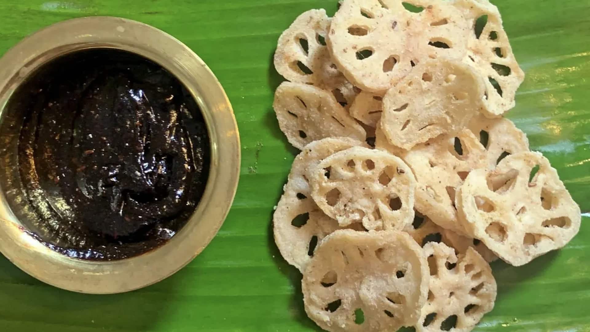 ชิปส์รากบัวกรอบคู่กับน้ำจิ้มมะขามสมุนไพรหอม