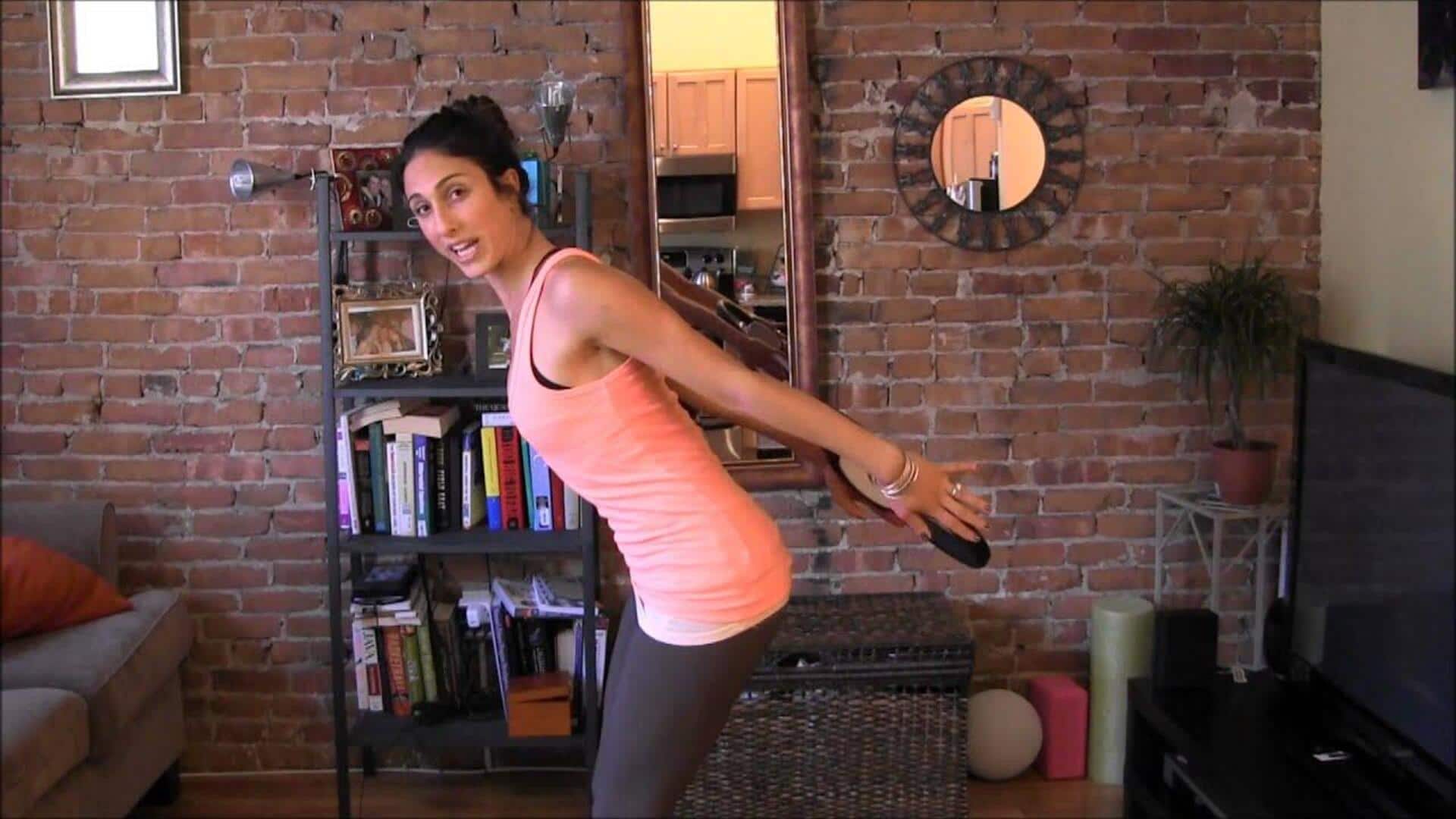 การออกกำลังกายด้วยการจับหนังสือเพื่อเสริมกล้ามเนื้อแขน