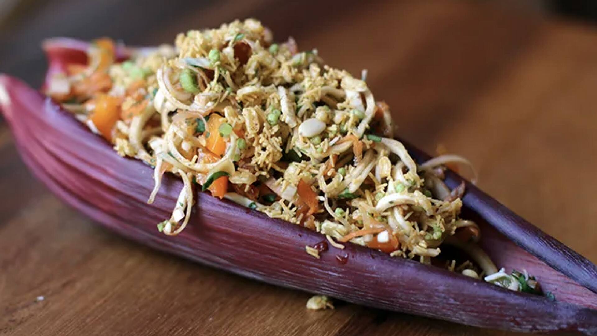 สลัดหัวปลีราดน้ำกะทิ เมนูสุขภาพรสกลมกล่อม