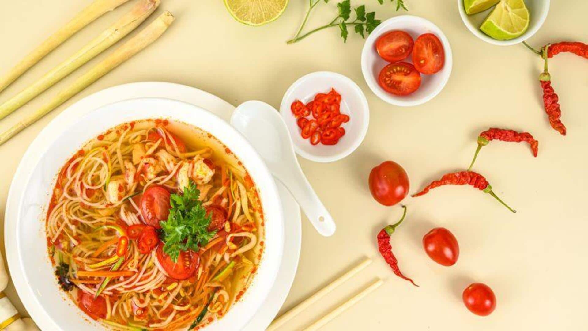 สูตรซุปก๋วยเตี๋ยวตะไคร้มังสวิรัติ ทำง่าย สดชื่น