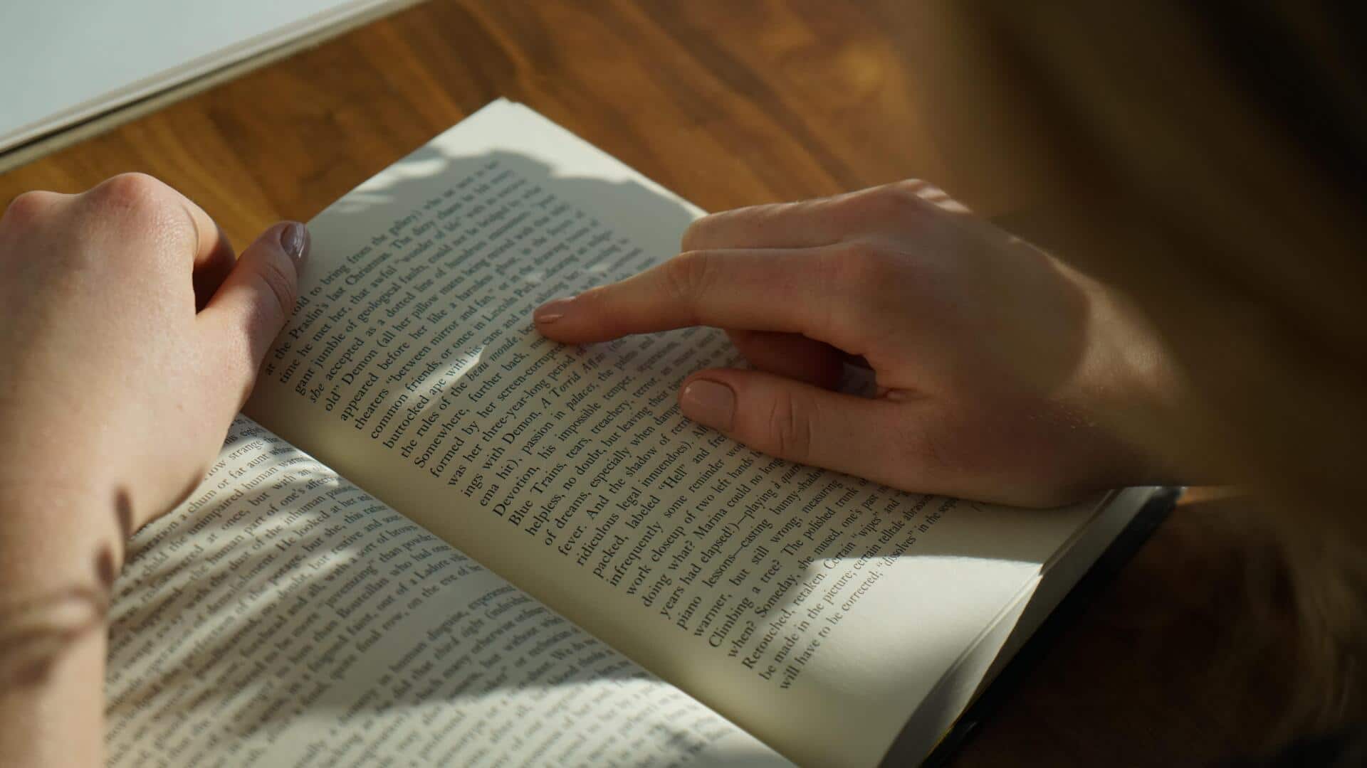 5 นิสัยการอ่านเพื่อเสริมความชัดเจนทางจิตใจ