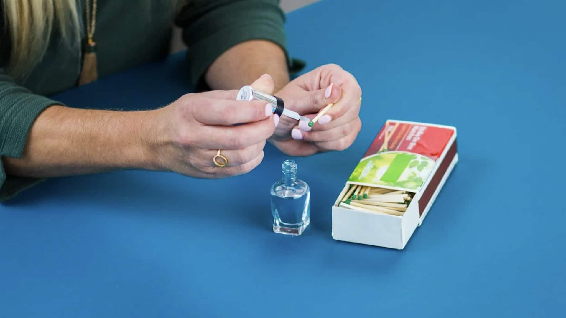 เคล็ดลับซ่อมรอยรั่วเล็กๆ ด้วยยาทาเล็บใส